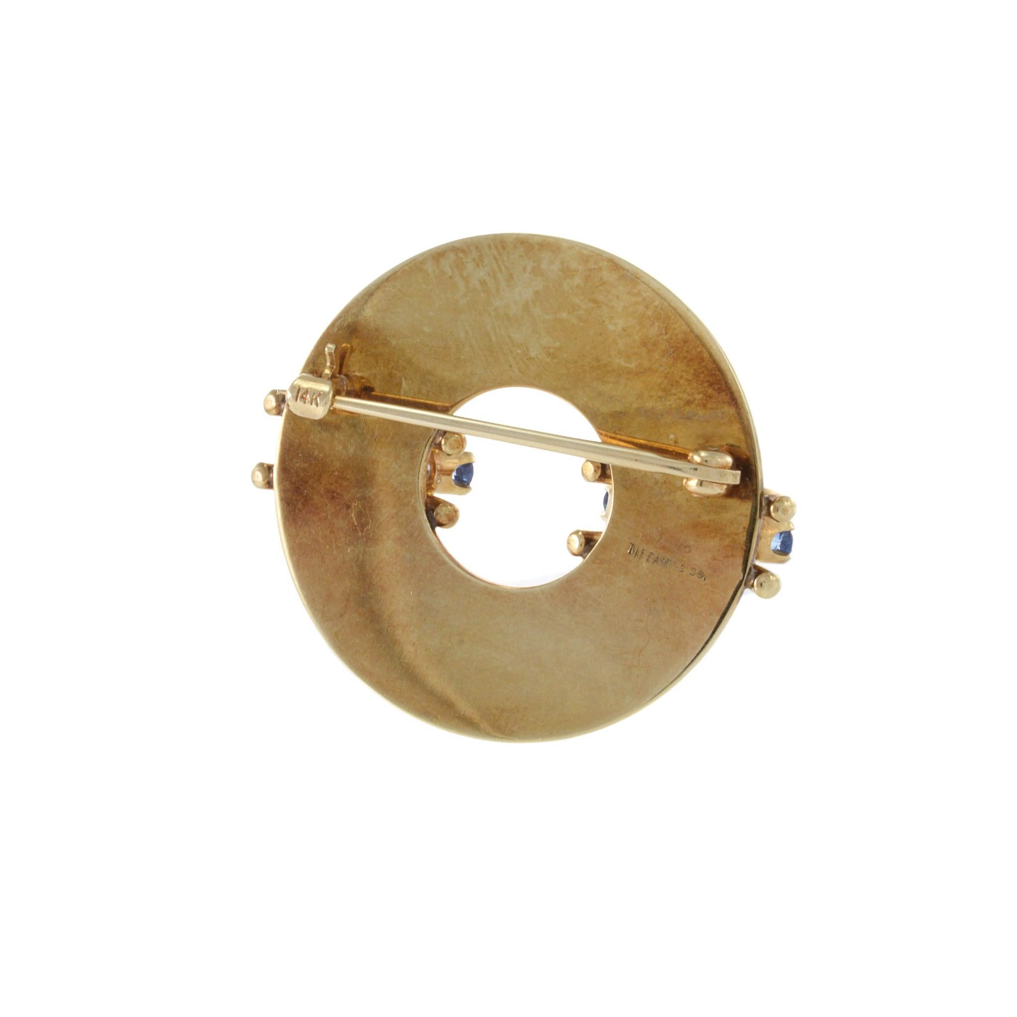 Retro Era 14KT Yellow Gold Signed Tiffany And Co. Diamond And Sapphire Brooch In Excellent Condition For Sale In New York, NY