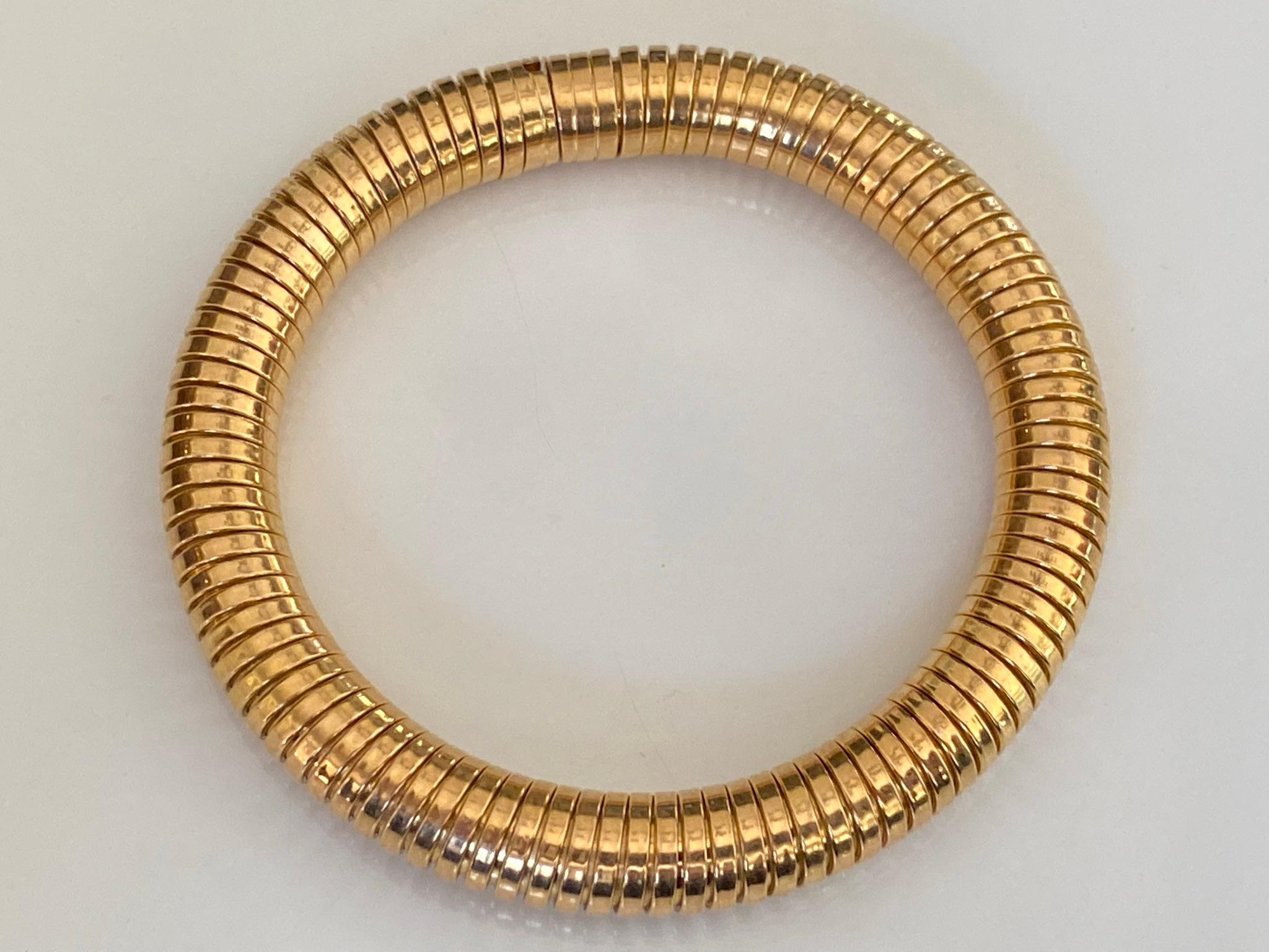 Rétro Bracelet jonc souple à tige en or rose 18 carats de l'époque rétro  en vente