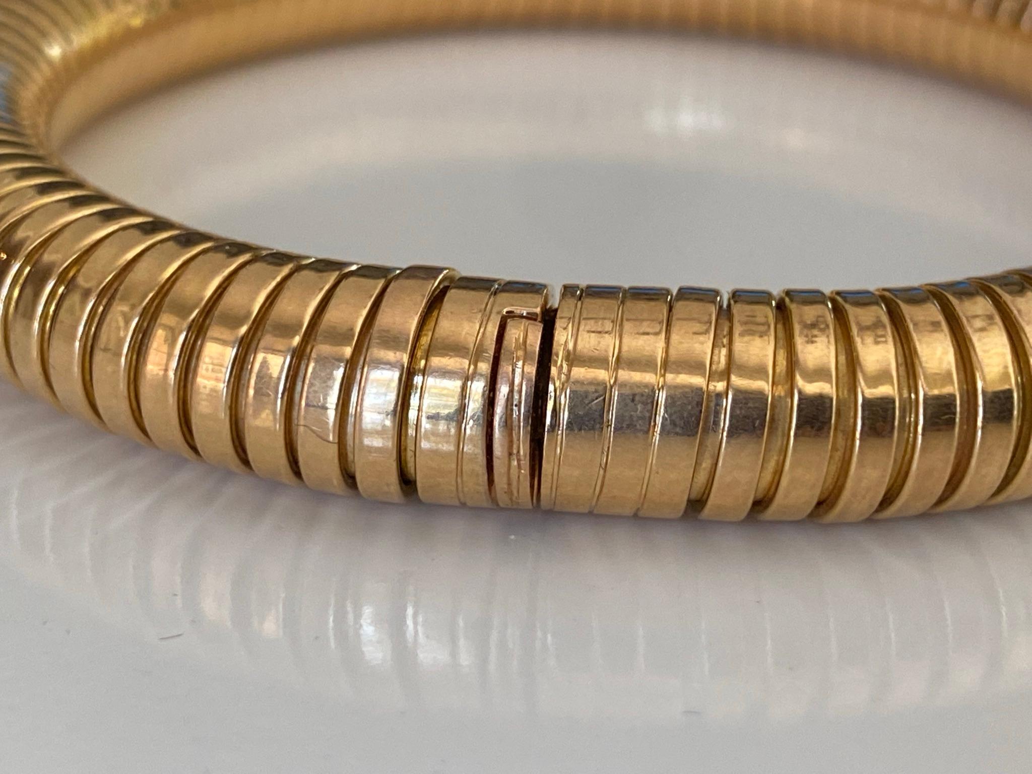 Bracelet jonc souple à tige en or rose 18 carats de l'époque rétro  Pour femmes en vente