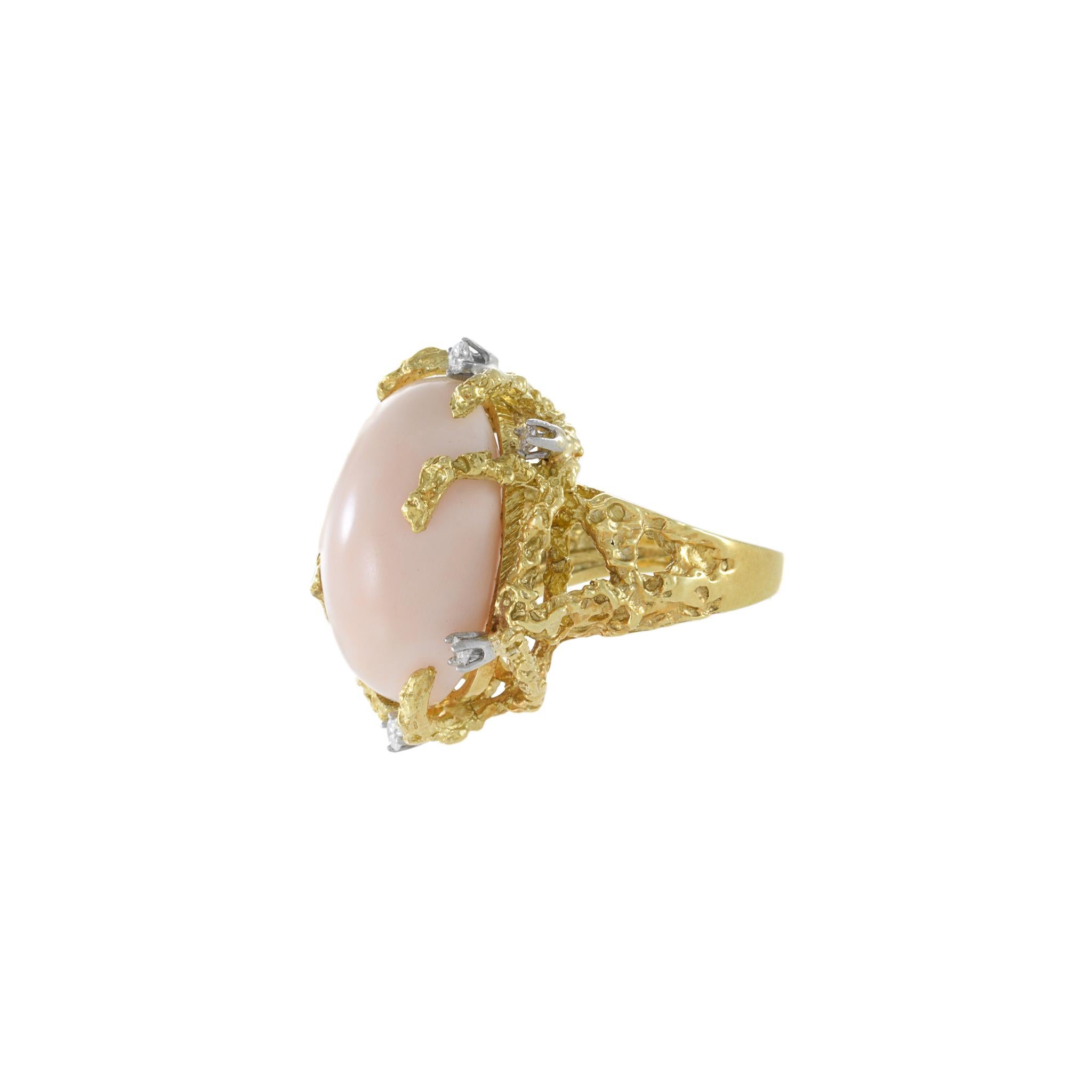 Retro Era 18KT Yellow Gold Angel Skin Coral And Diamond Ring In Good Condition For Sale In New York, NY