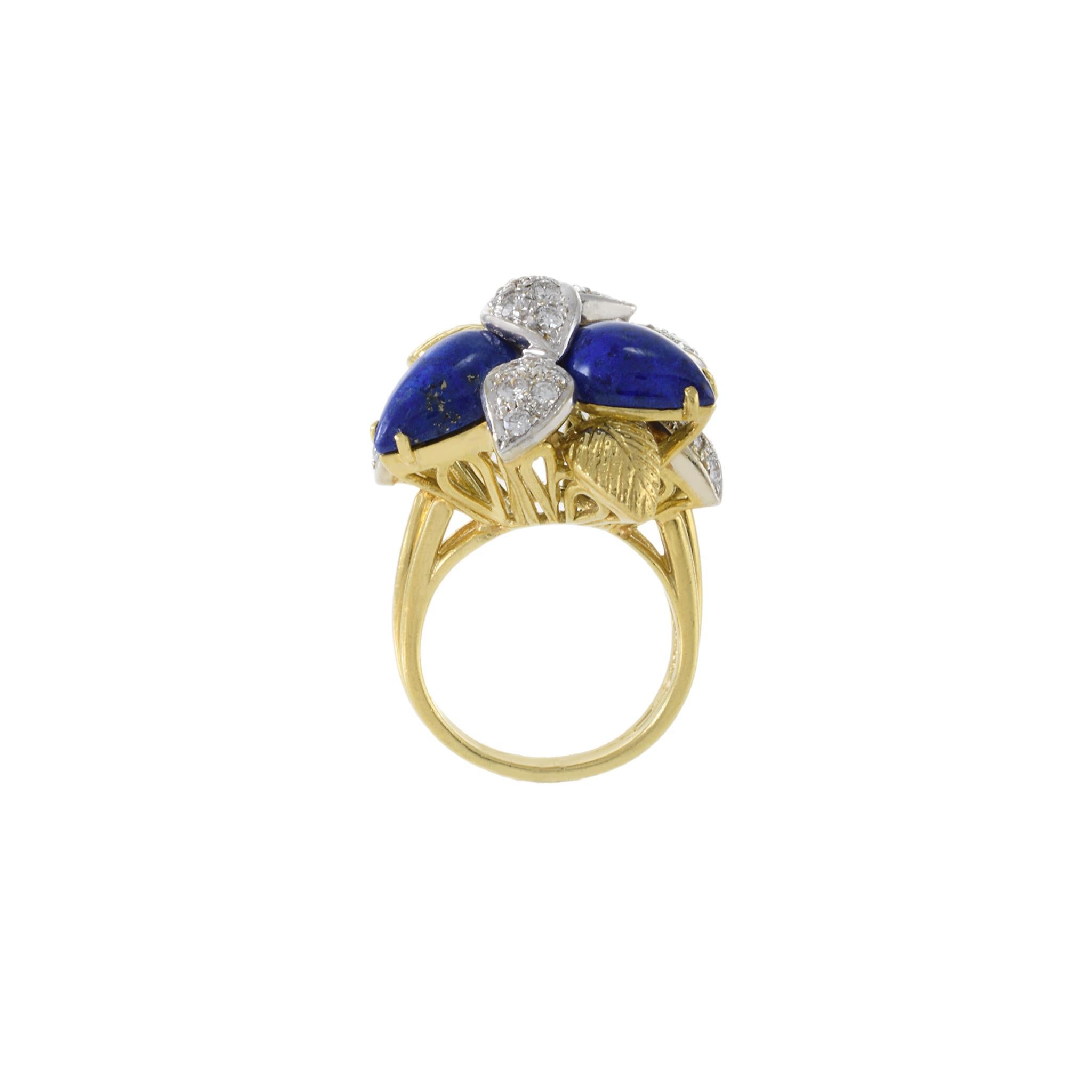 Retro Era 18KT Yellow Gold Lapis Lazuli And Diamond Flower Ring In Good Condition For Sale In New York, NY
