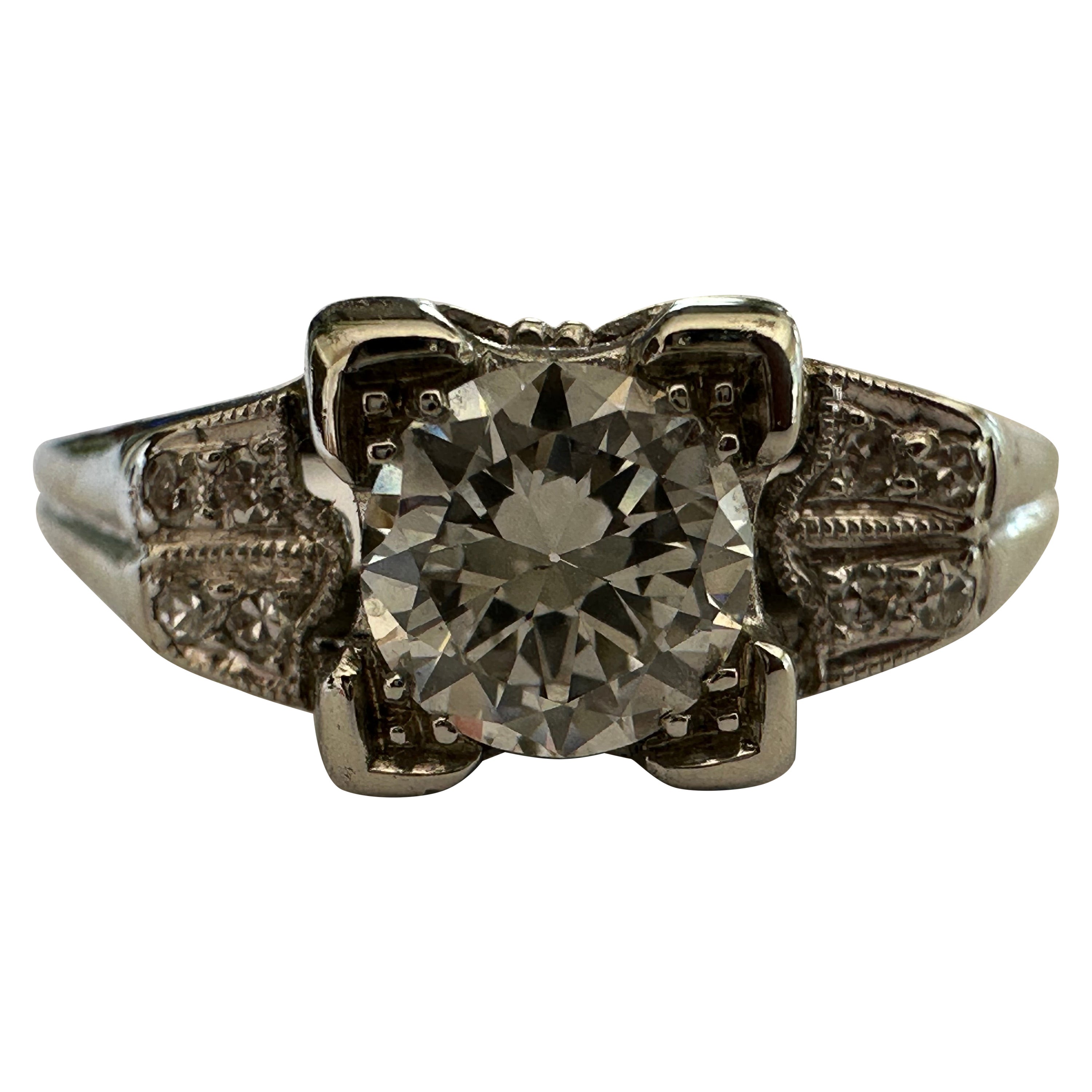 Anillo de compromiso de diamantes de la era retro