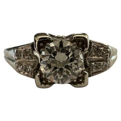 Anillo de compromiso de diamantes de la era retro
