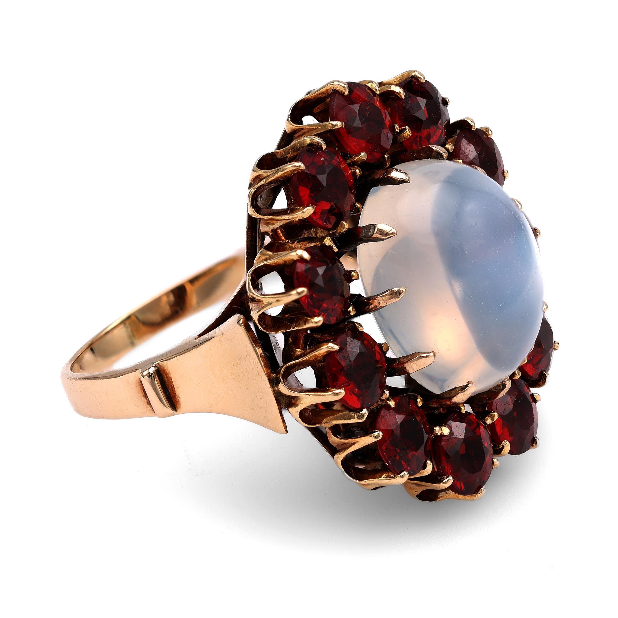 Retro-Ära Mondstein und Granat Cocktail Ring im Zustand „Hervorragend“ in Beverly Hills, CA