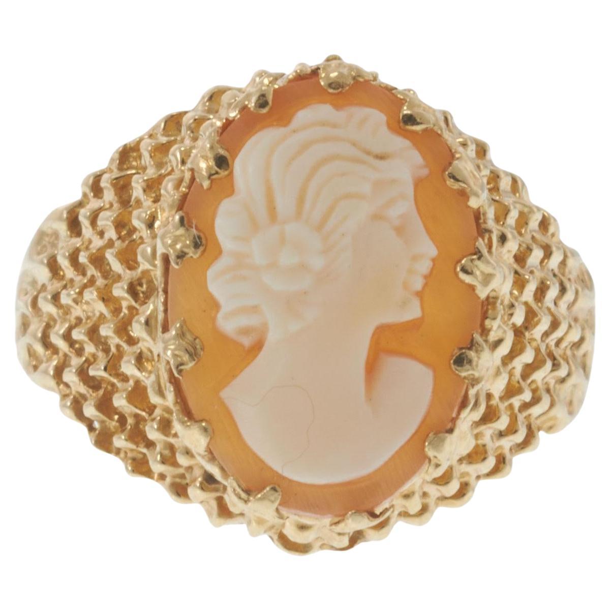 Retro Era Portrait Cameo Ring in 14KT Yellow Gold For Sale