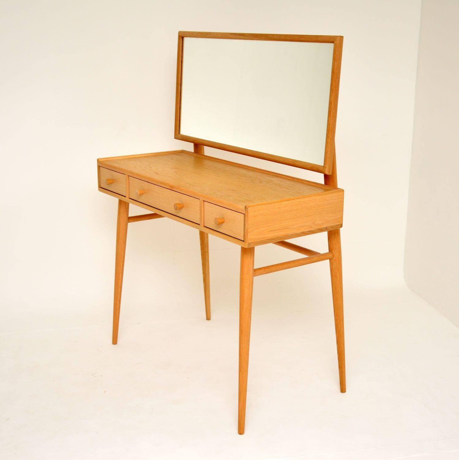 A stylish and top quality solid oak dressing table by Ercol. This is one of their more modern designs, dating from the early 21st century.

As with all Ercol products, the quality is amazing. It has a beautiful and elegant design, with fabulous