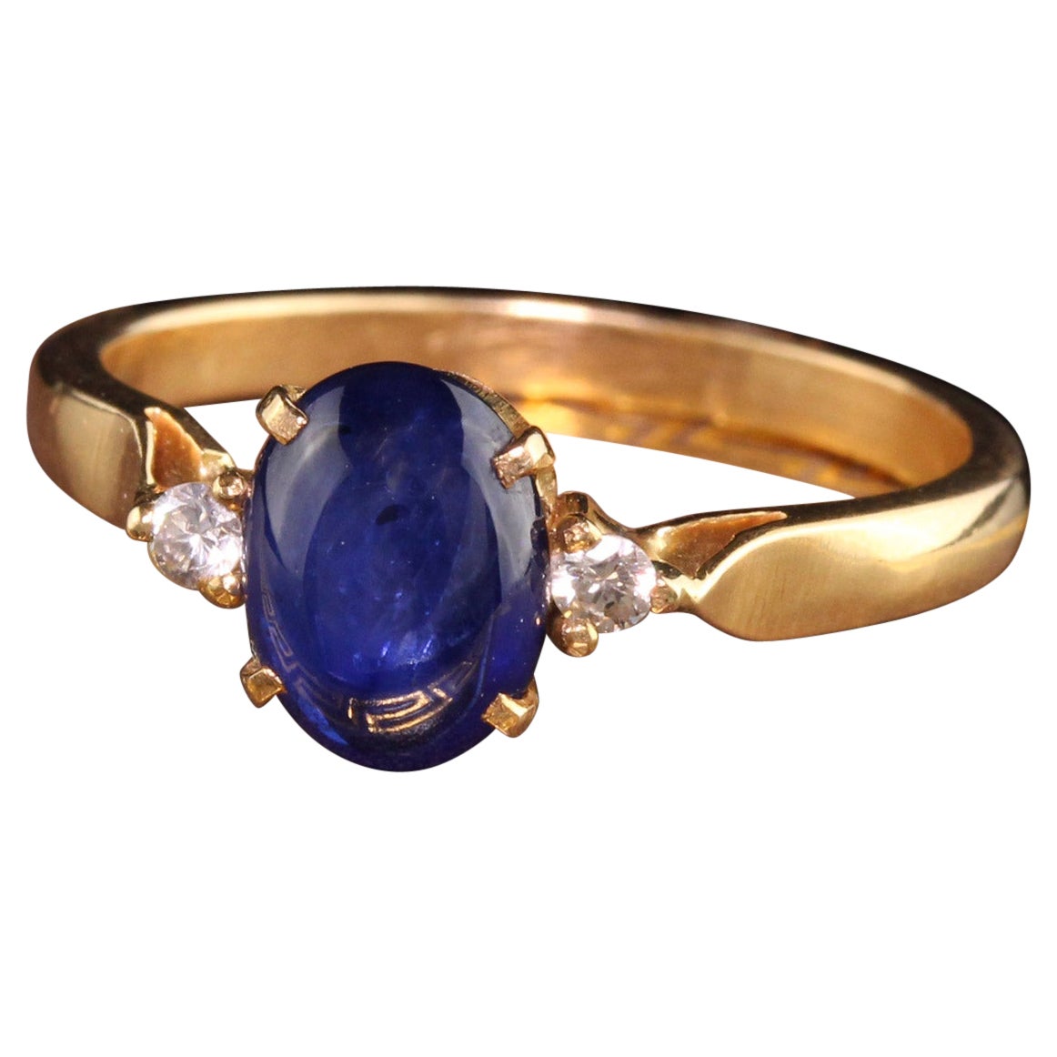 Anello Retro Estate in oro giallo 18K con zaffiro cabochon e diamante