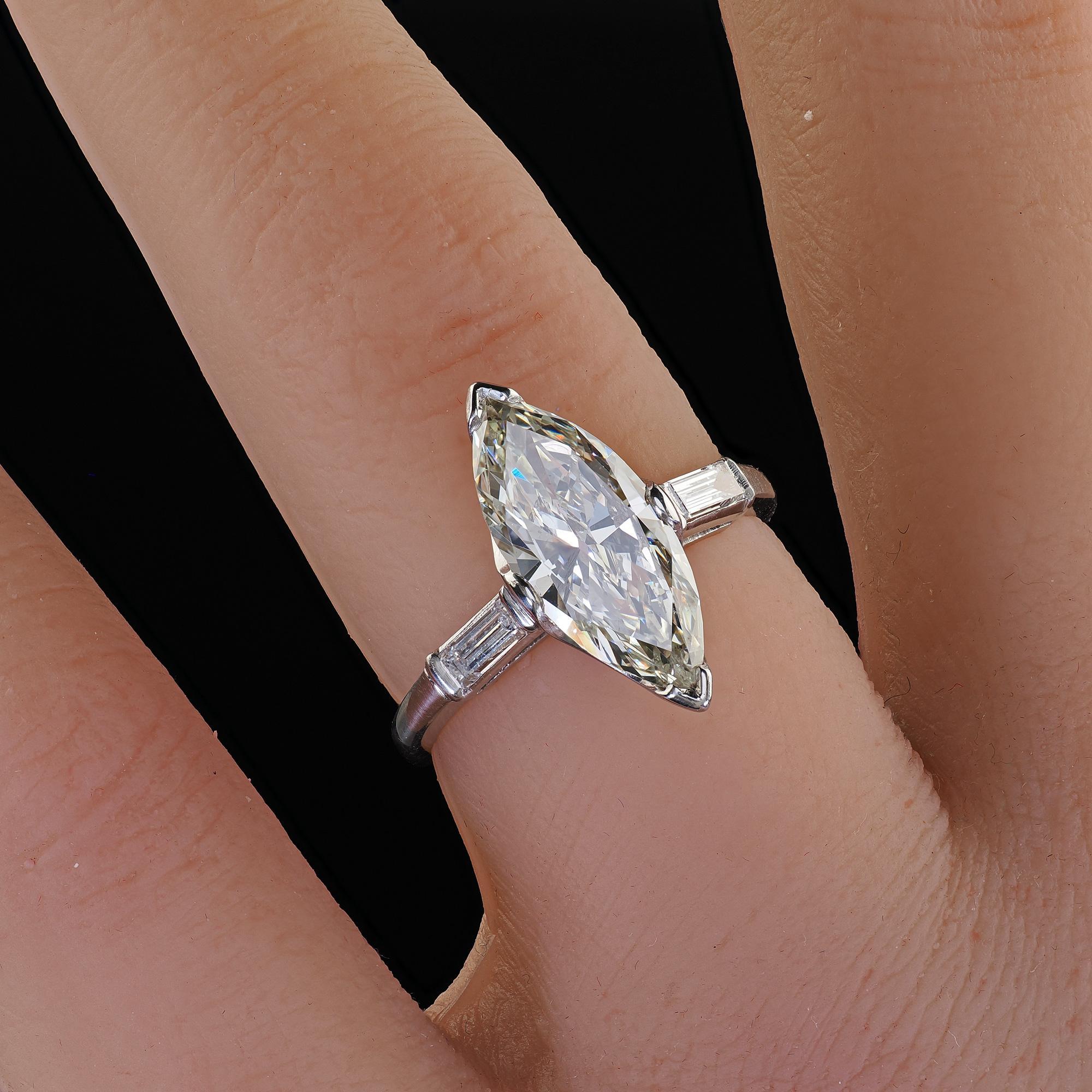 Anello di fidanzamento smerlato con diamante marquise taglio vecchio in platino Retro Estate - GIA in vendita 6