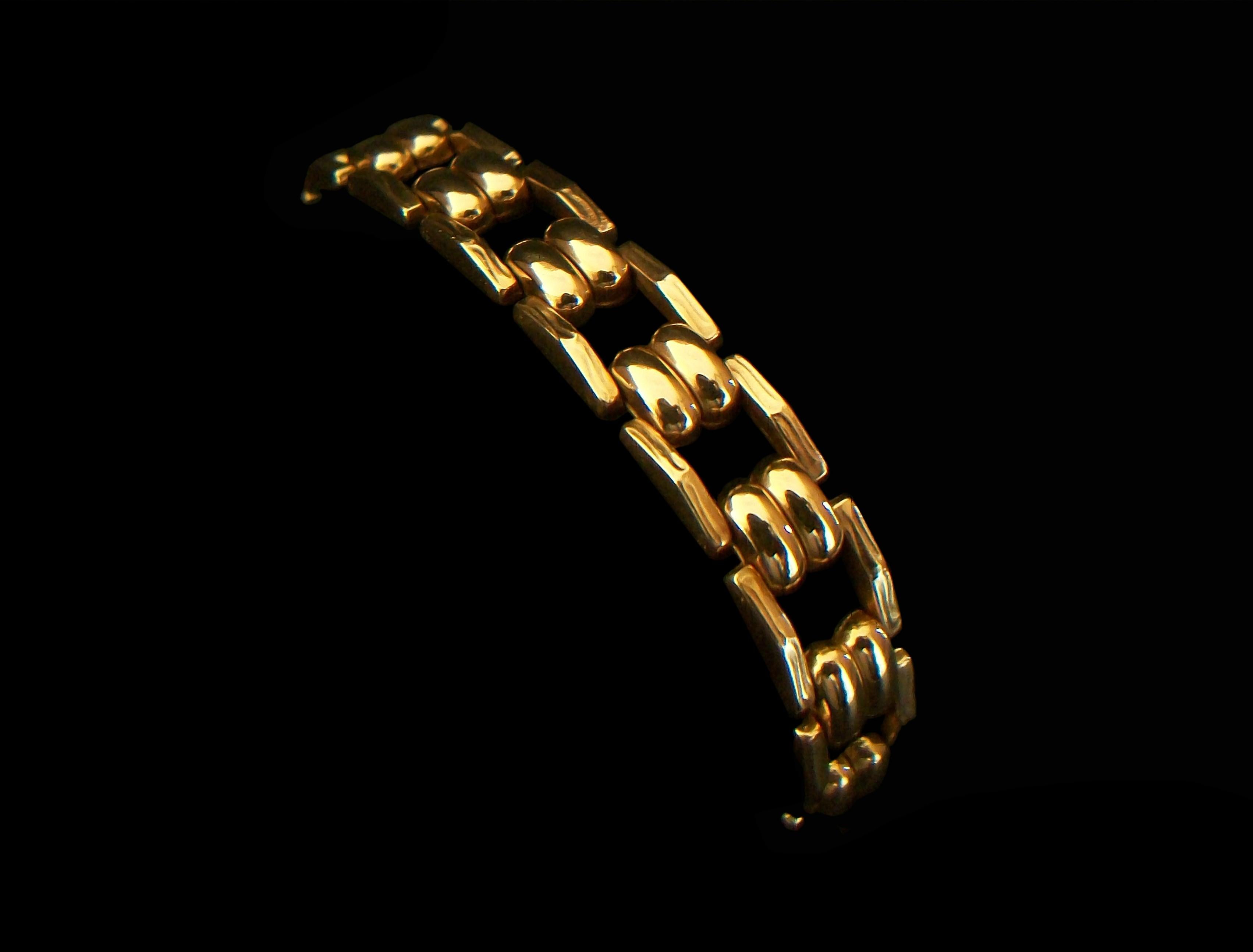 Bracelet rétro en or jaune 14K / 585 de style Tank - finition polie - fermoir en forme de boîte - chaîne et fermoir de sécurité - estampillé 585 sur le fermoir en forme de boîte ainsi que les poinçons européens au-dessus (inconnu / fabricant non