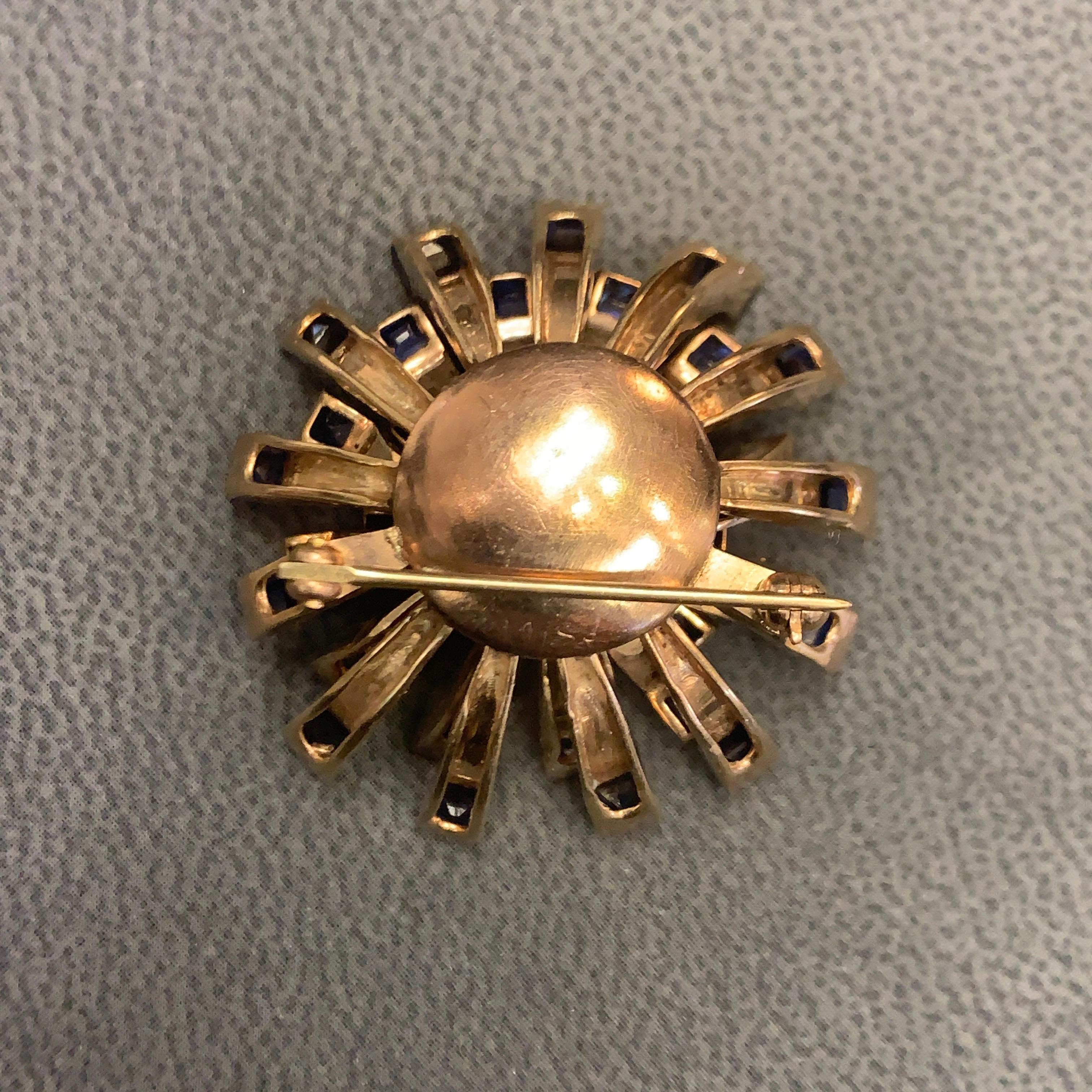 Broche rétro fantaisie fleur en diamant jaune et saphir en vente 1
