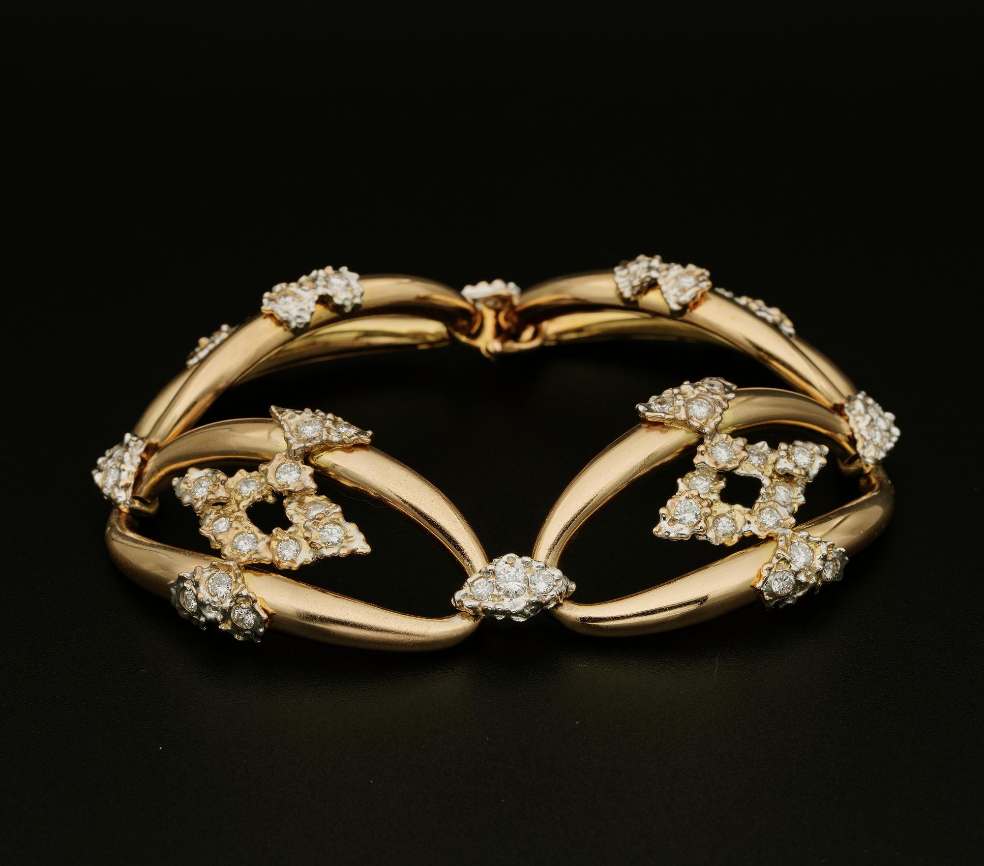 Caught by Beauty
From the late 1940 ca comes this sleek and gleaming bracelet hand crafted as unique piece for an ageless style
Fantastic appearance catching the attention for design and and Diamond sparkle
Comprising omega links of yellow gold with