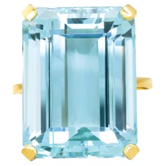 Retro Fifties 23 Carat Aquamarine Set Gold Ring