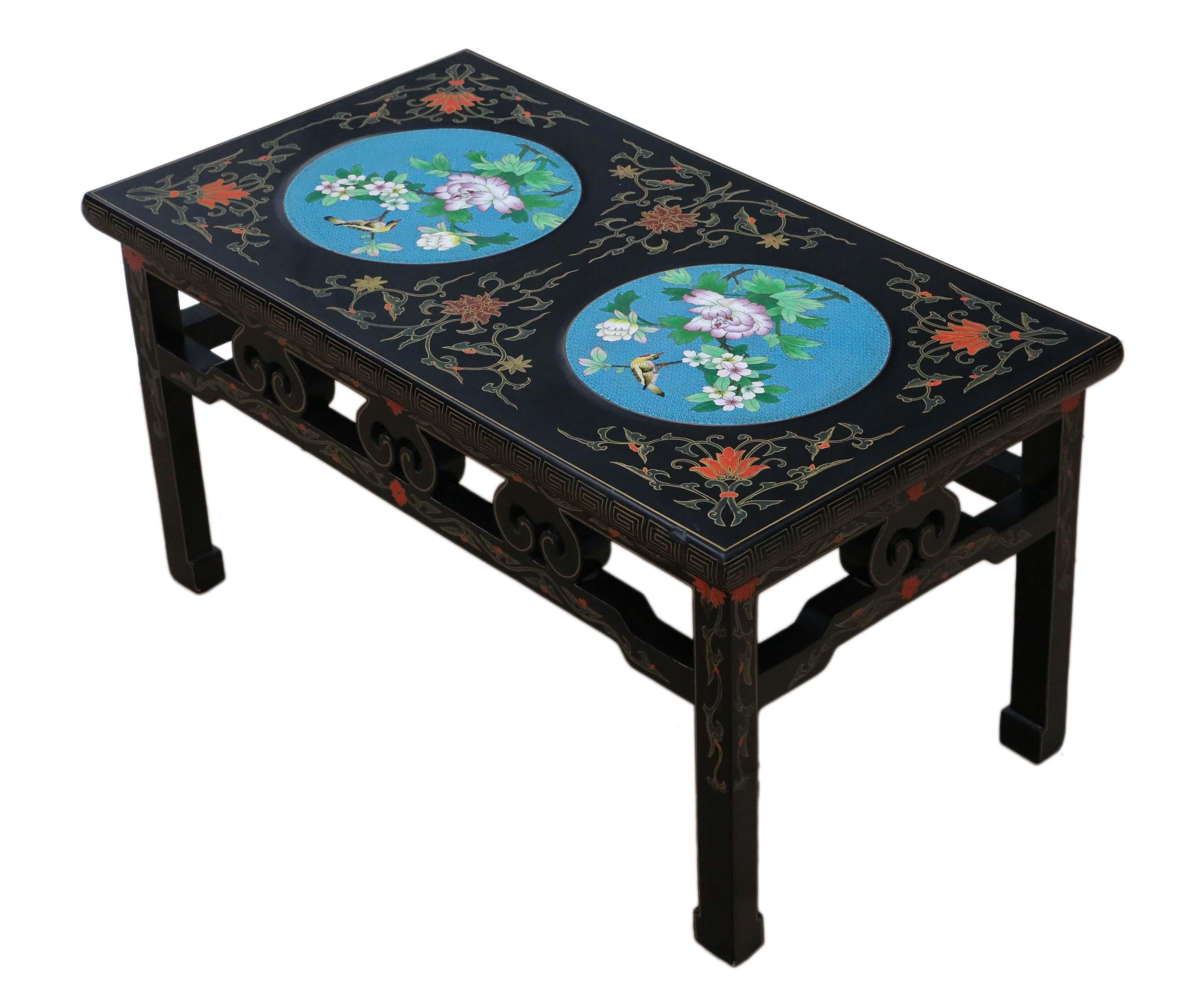 Antique / retro fine quality Chinese or Chinoiserie decorated black lacquer coffee table with fantastic Cloisonne panels, mid-20th Century. Absolutely charming and would have been very expensive when new.

No loose joints and no woodworm.

Would