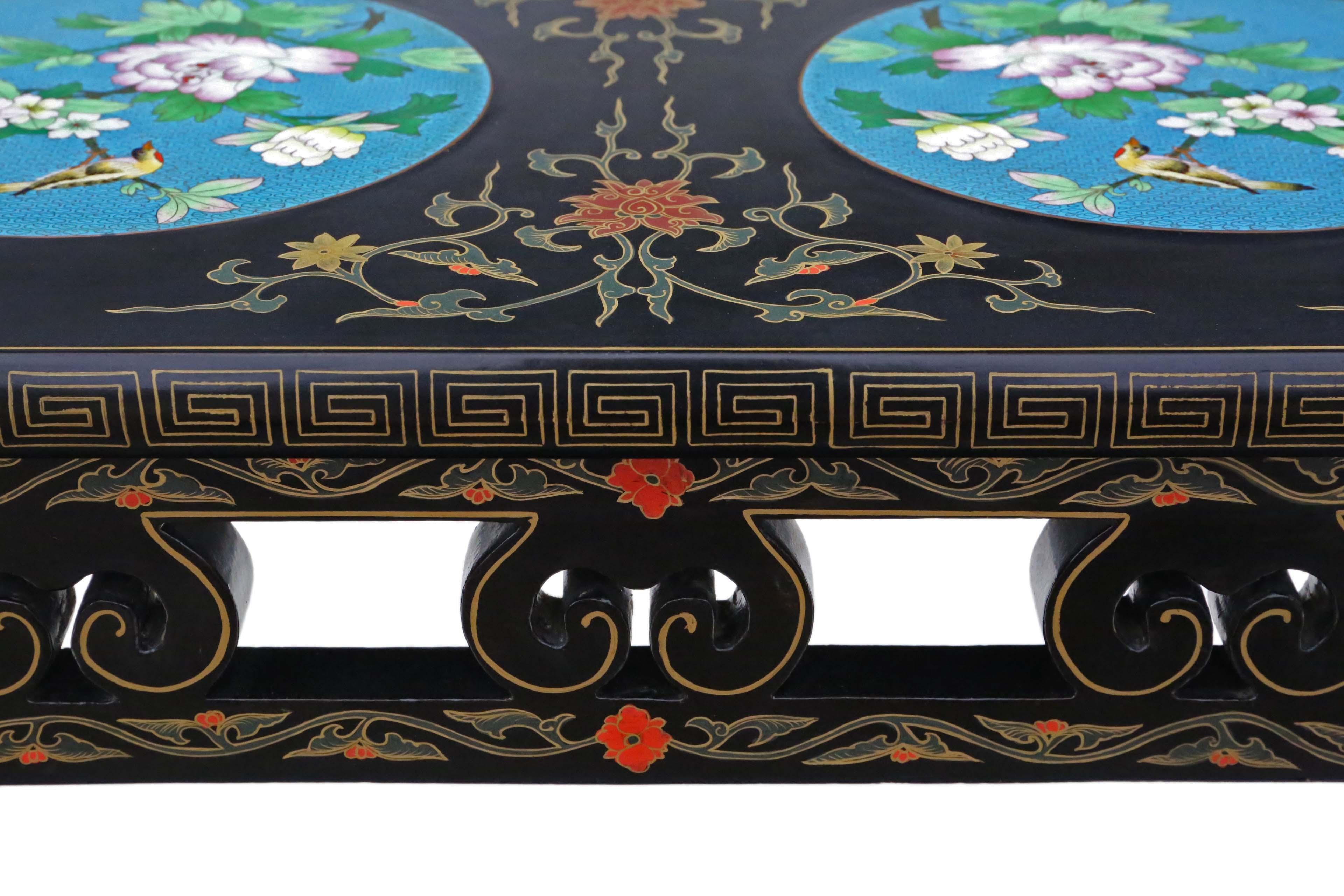 Retro Fine Quality Chinoiserie Chinese Decorated Black Lacquer Coffee Table In Good Condition For Sale In Wisbech, Cambridgeshire