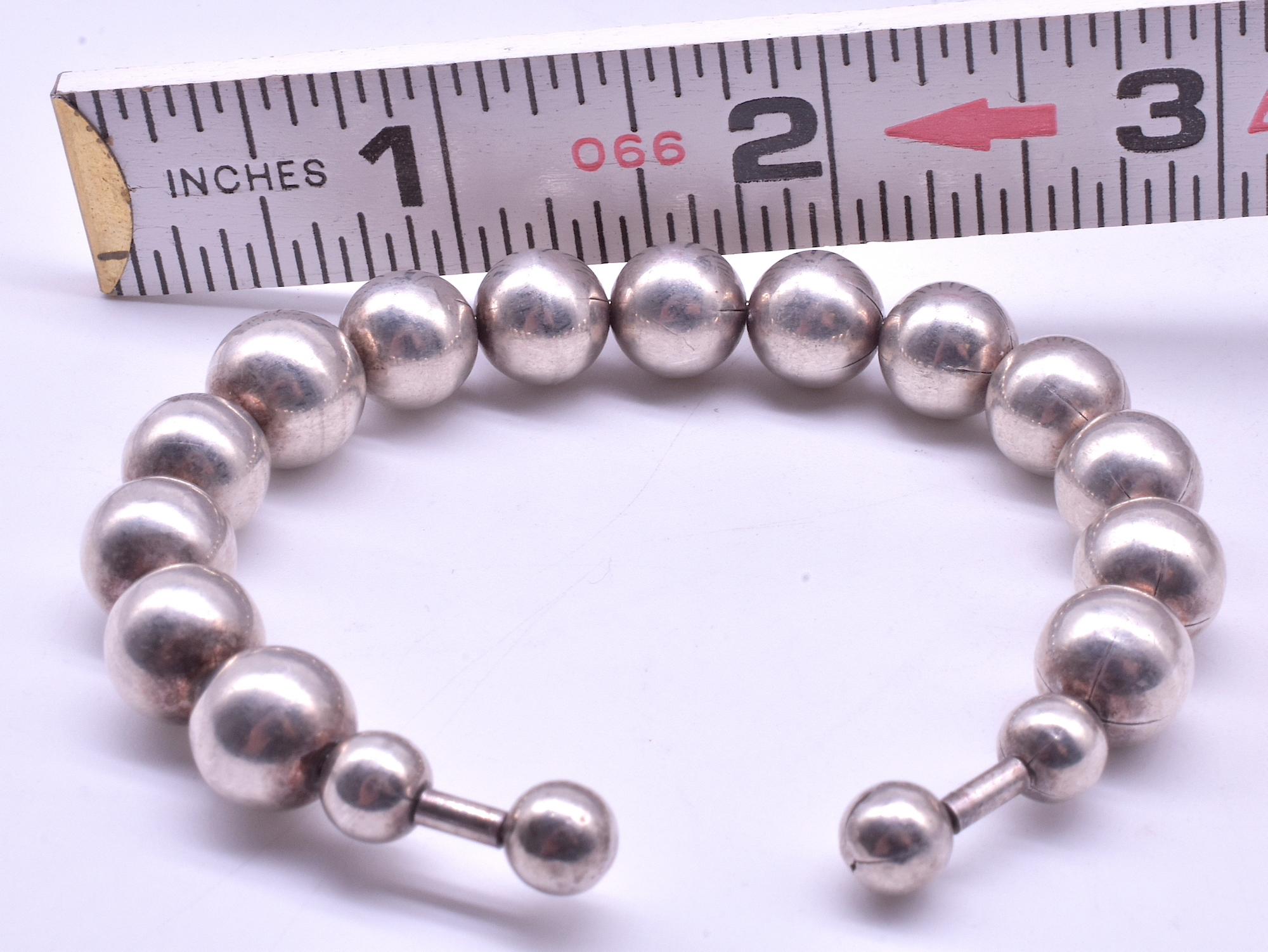 Retro Flexible Bracelet of Graduated 925 Sterling Silver Balls For Sale 2