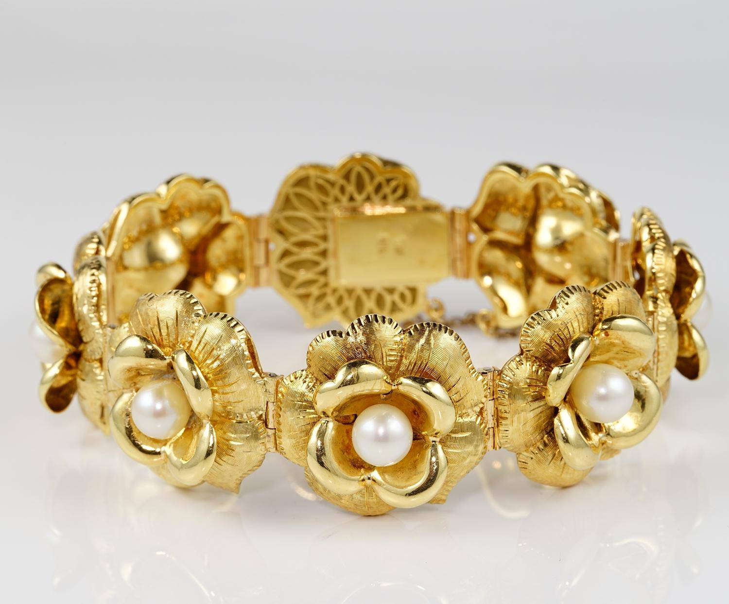 Retro Flower Pearl 18 KT Bracelet In Good Condition For Sale In Napoli, IT