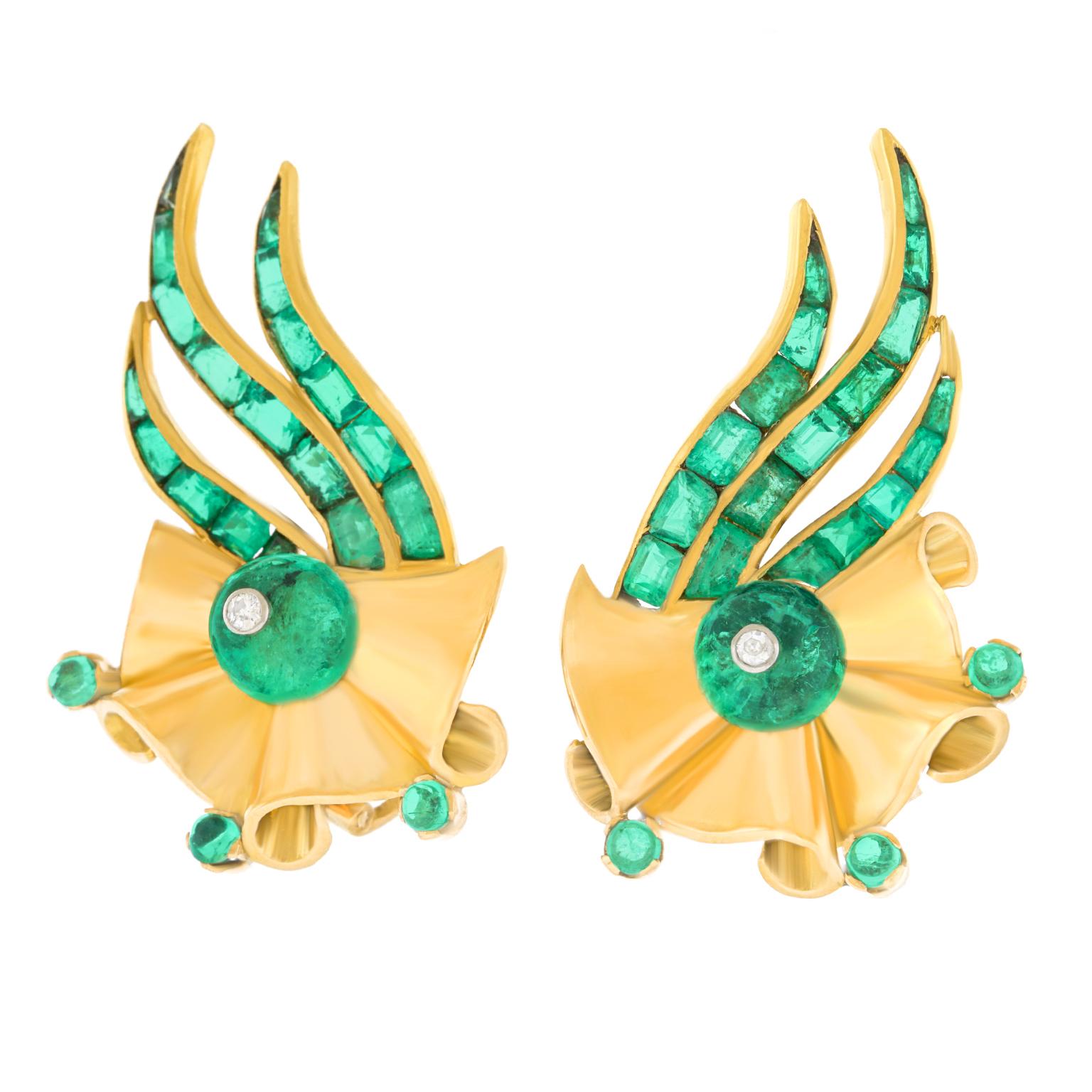 Retro 1940s Emerald Set Gold Earrings In Excellent Condition In Litchfield, CT