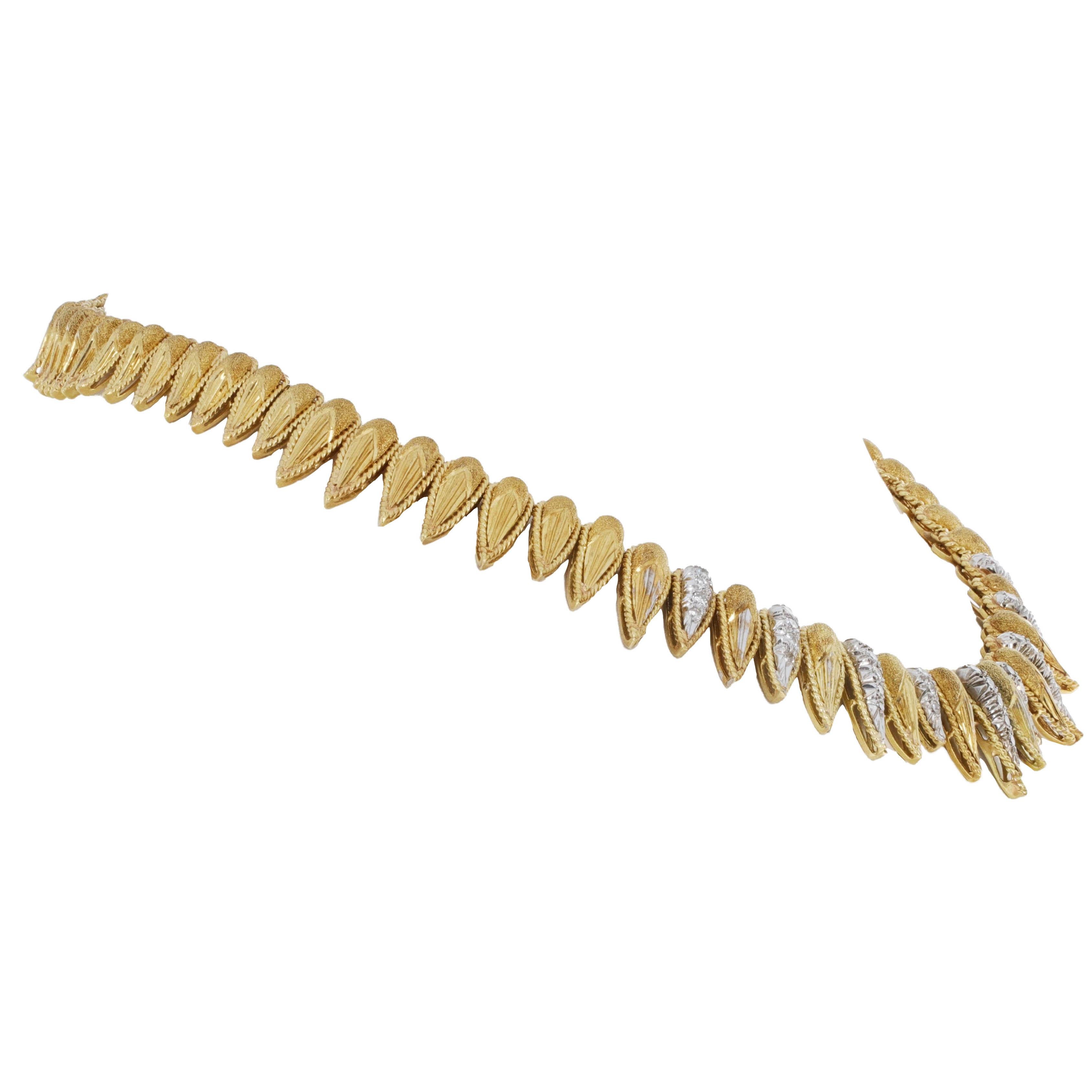 Rétro Collier ras du cou rétro français en or jaune 18K et diamants à feuilles en vente