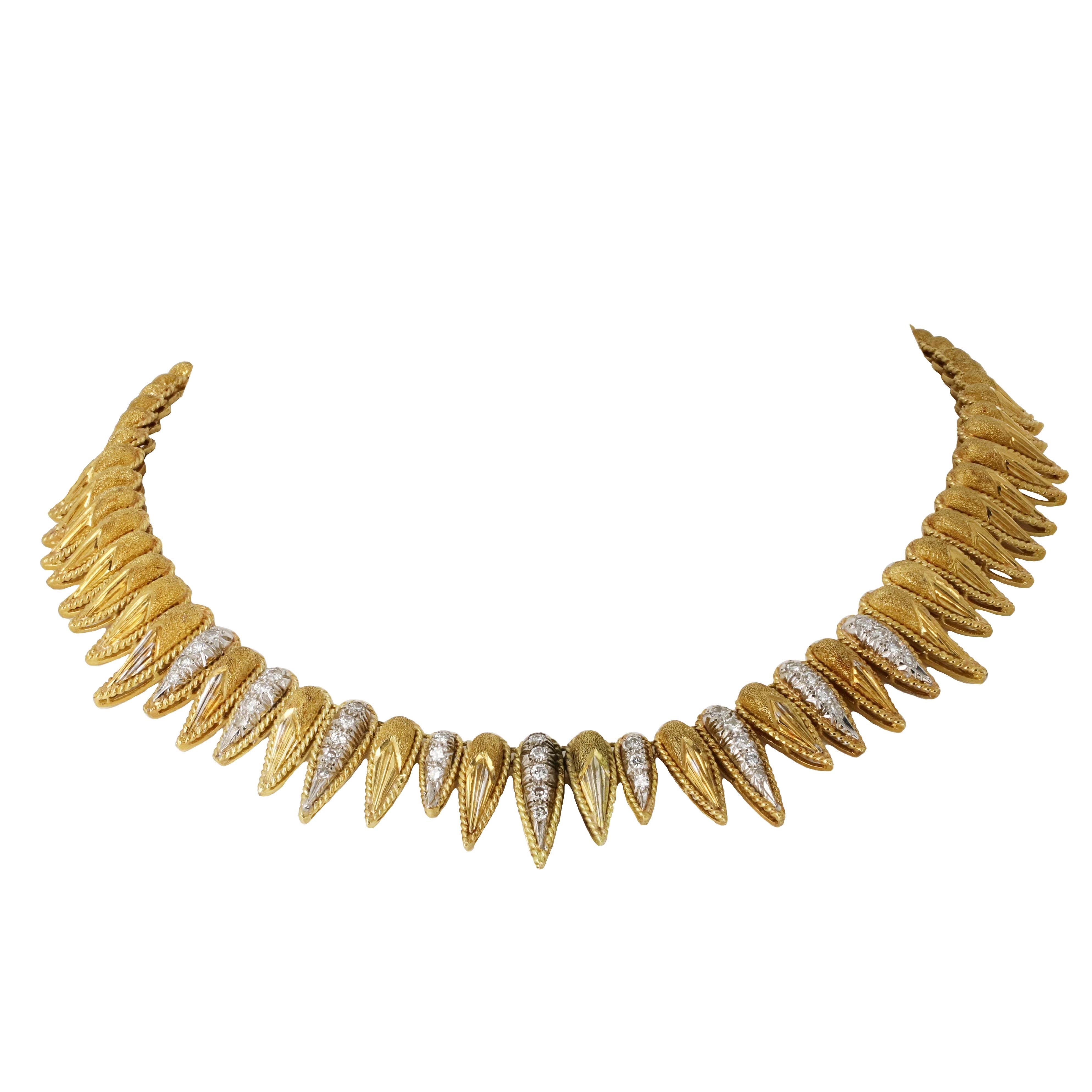 Collier ras du cou rétro français en or jaune 18K et diamants à feuilles en vente 1