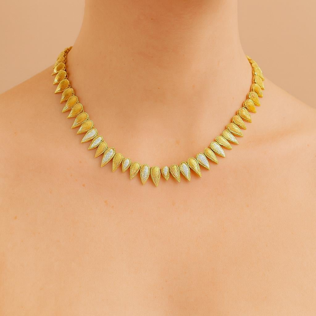 Collier ras du cou rétro français en or jaune 18K et diamants à feuilles en vente 2