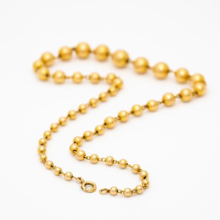 Retro French 18k Yellow Gold Graduated Ball Chain c.1940s

Additional Information:
Period: Retro
Year: c.1940s
Material: 18k Yellow Gold
Weight: 23.11g
Length: 44.45cm/17.75 Inches
Condition: Pristine Retro
Made in France