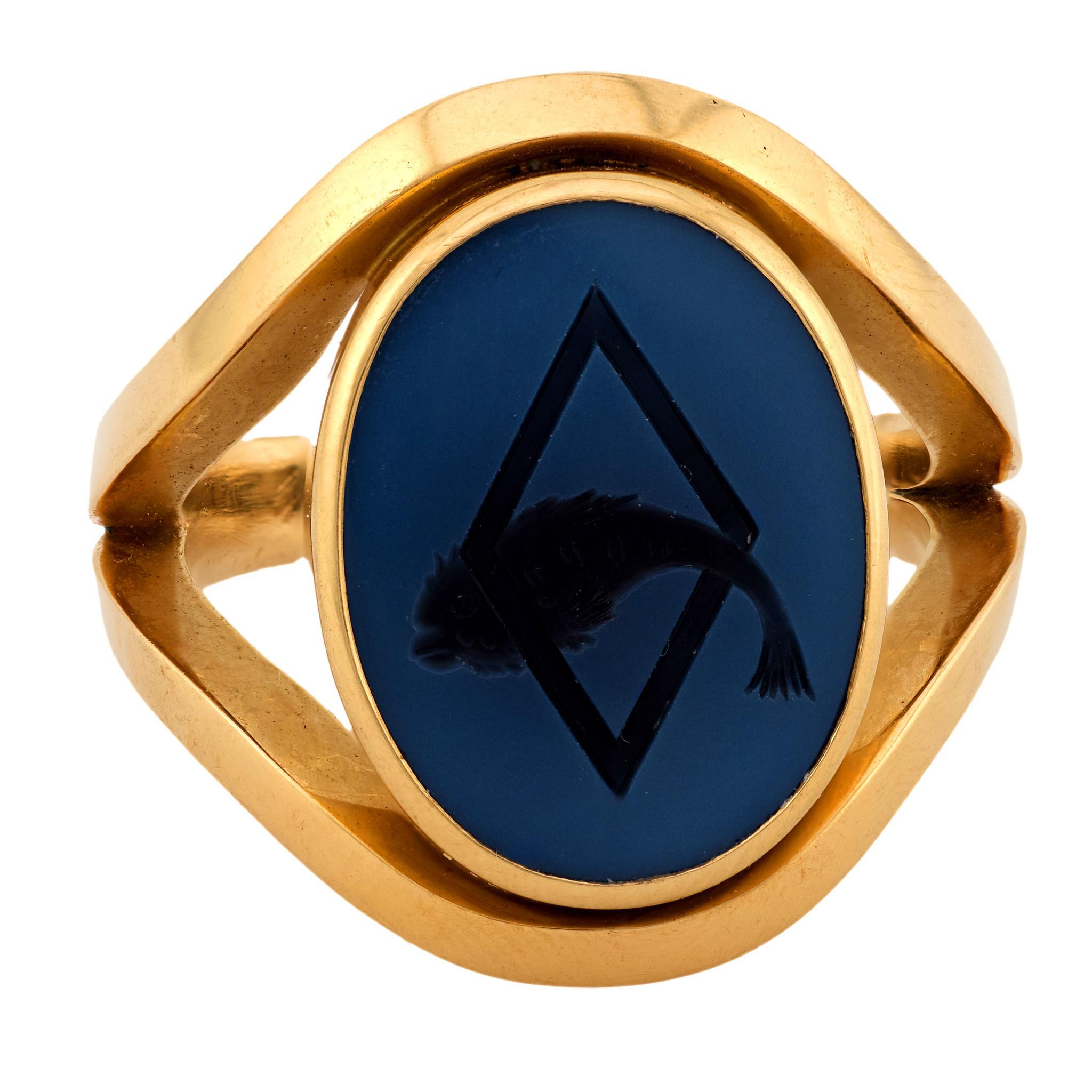 Anillo retro francés de oro amarillo de 18 quilates con ichthus calcográfico en Bueno estado para la venta en Beverly Hills, CA