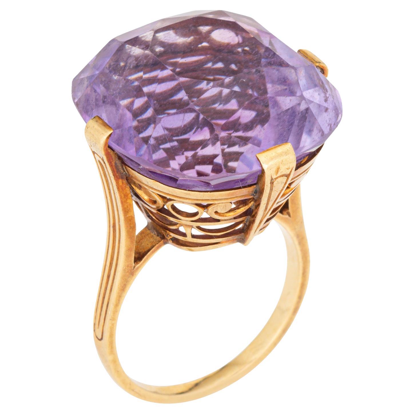 Is antique jewelry worth money?