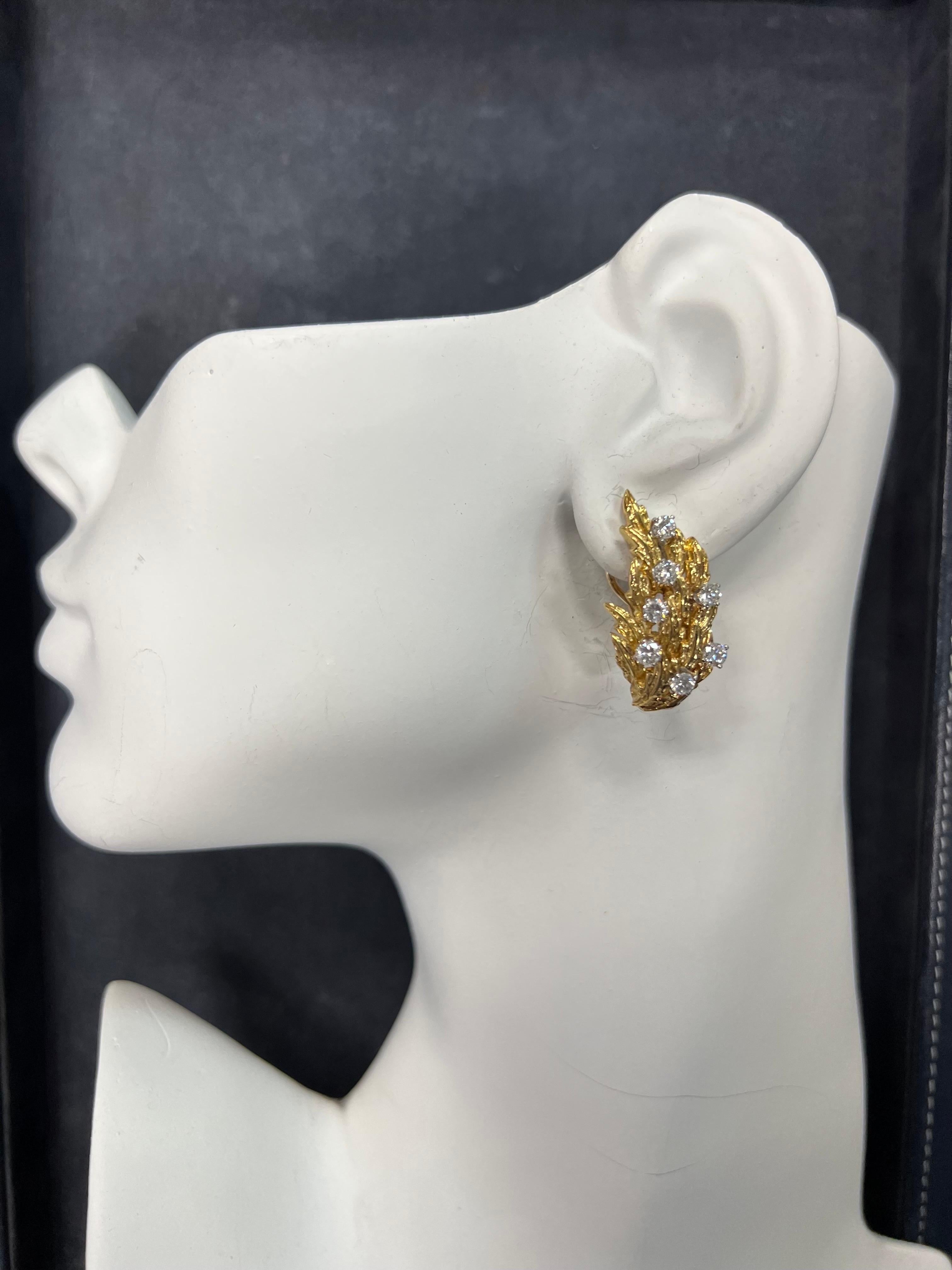 A magnificent 18K Yellow Gold,  Diamond Bracelet & Earring Set.

The Bracelet is set with 60 natural colorless round brilliant diamonds, approximately VS in clarity. The weight of the piece is 57.9 grams with a diamond weight of 4.50 carats. The