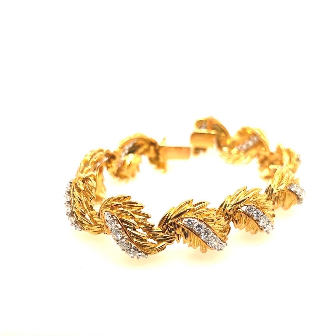 Round Cut Retro French 6.04 Carat Natural Diamond and Gold Bracelet Earring Set Circa 1960 For Sale