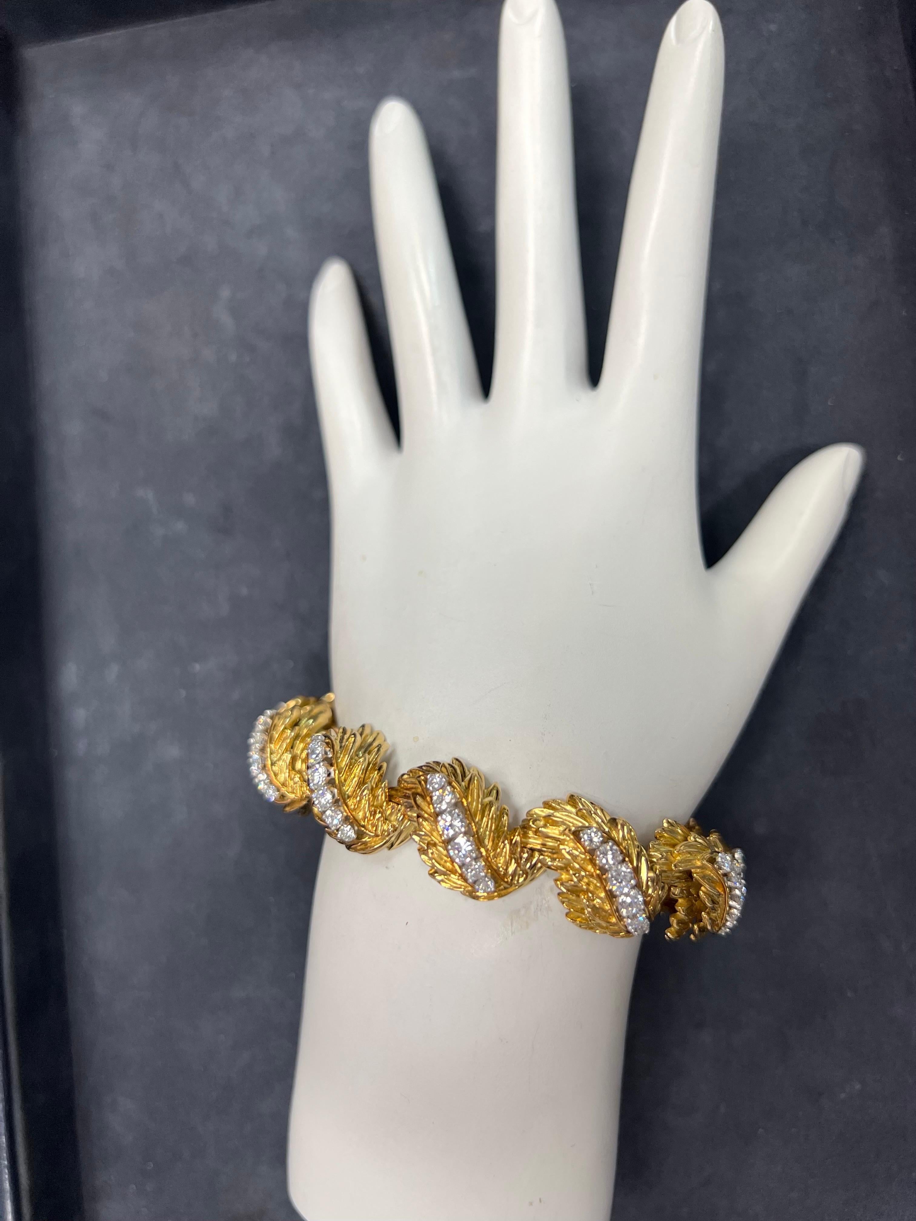Women's Retro French 6.04 Carat Natural Diamond and Gold Bracelet Earring Set Circa 1960 For Sale