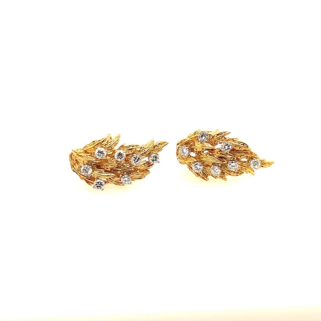 Retro French 6.04 Carat Natural Diamond and Gold Bracelet Earring Set Circa 1960 For Sale 1