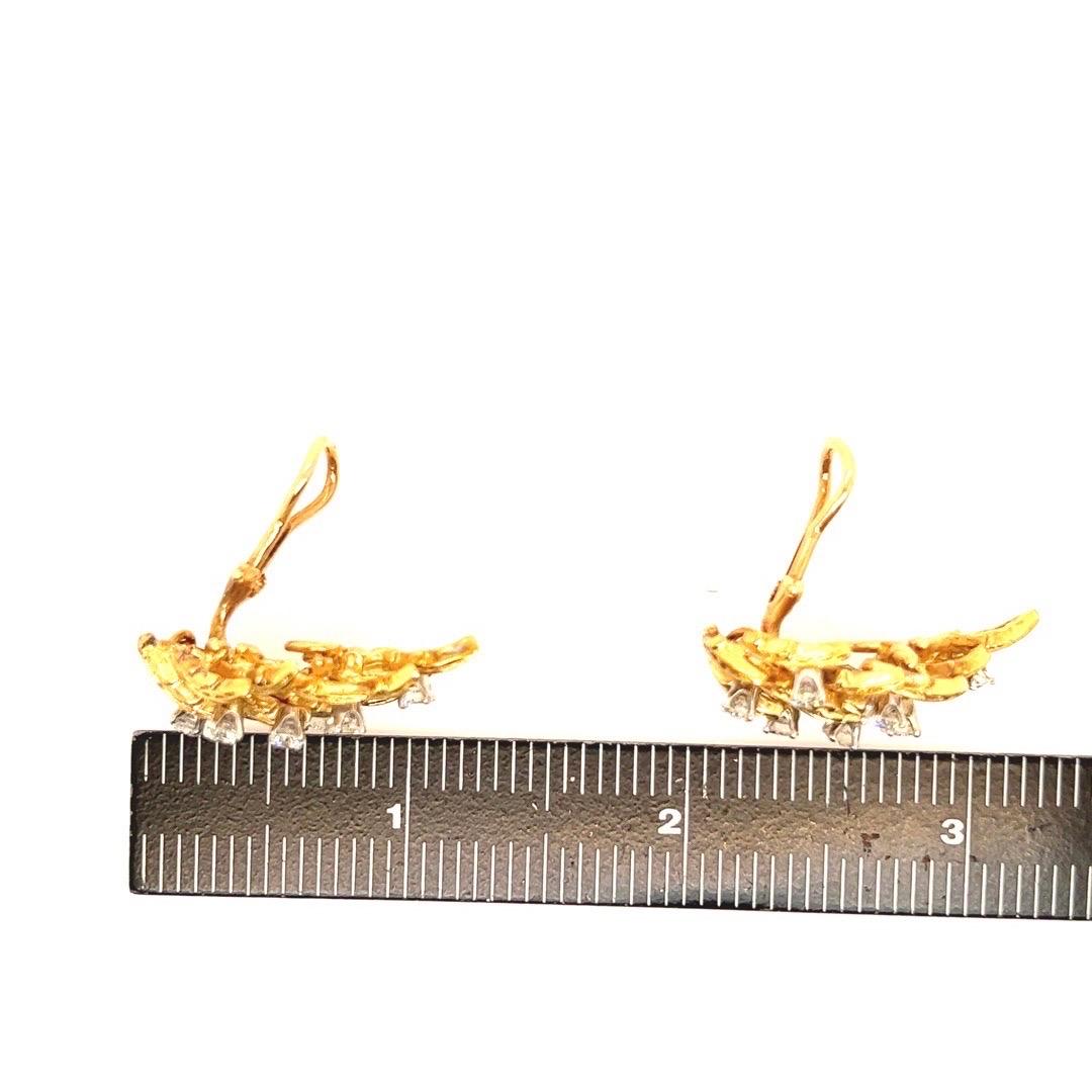 Retro French 6.04 Carat Natural Diamond and Gold Bracelet Earring Set Circa 1960 For Sale 4