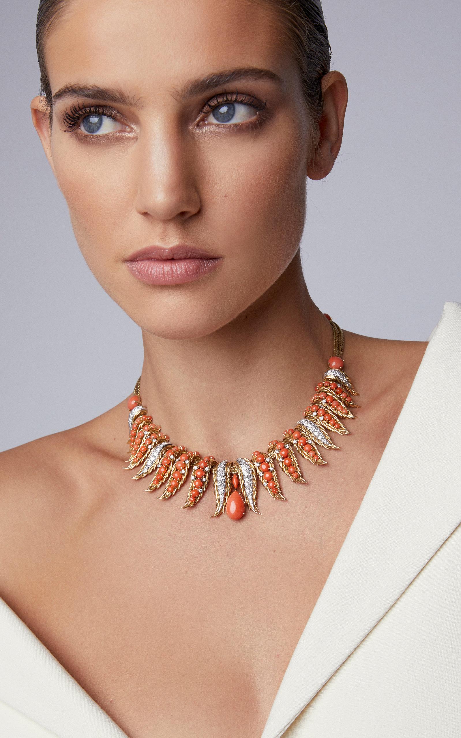 Exquisite Retro Fringe Necklace in 18kt yellow gold with Corals and Diamonds. Made in France, circa 1950s.