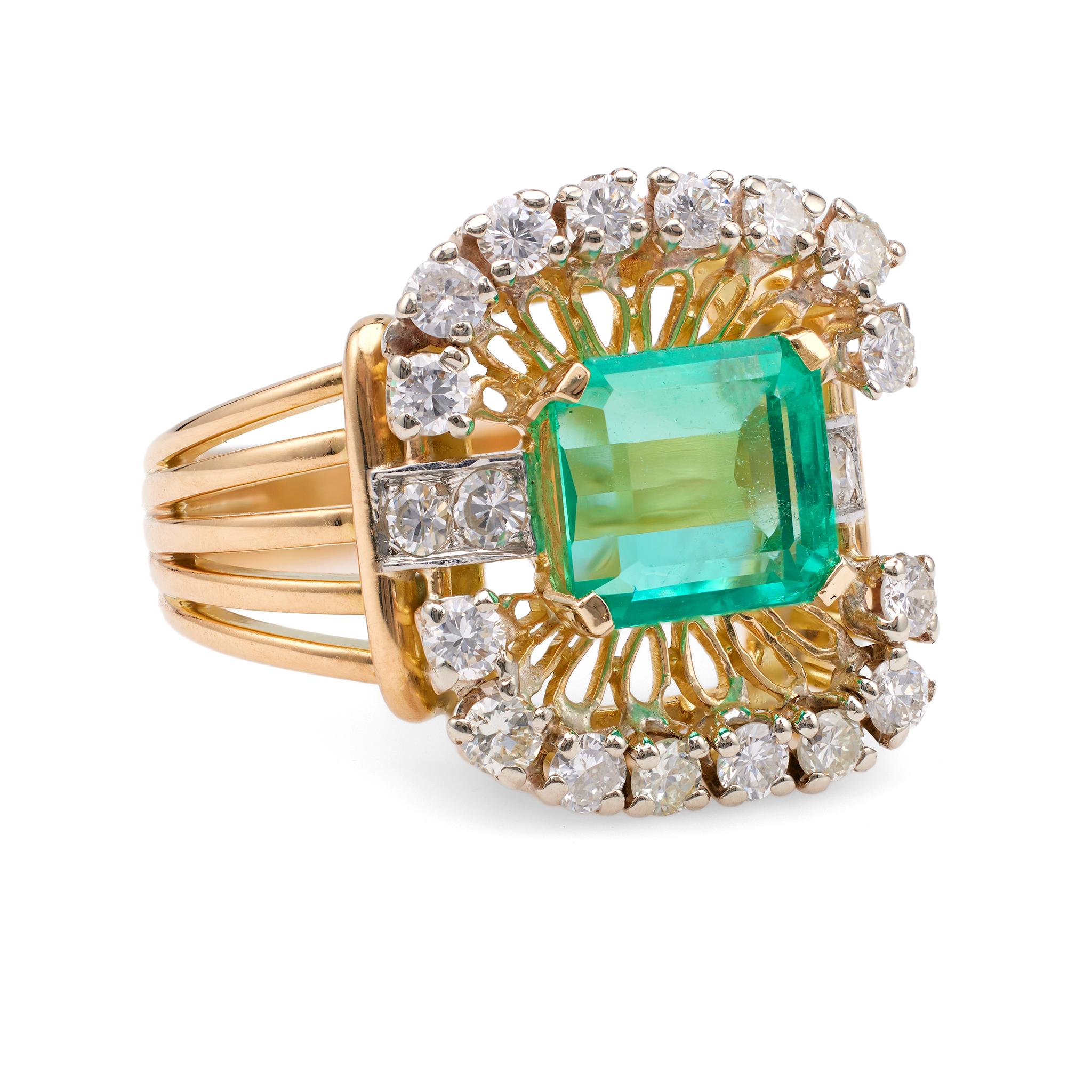 Retro French GIA 2.68 Carat Colombian Emerald Diamond 18k Yellow Gold Ring In Good Condition For Sale In Beverly Hills, CA