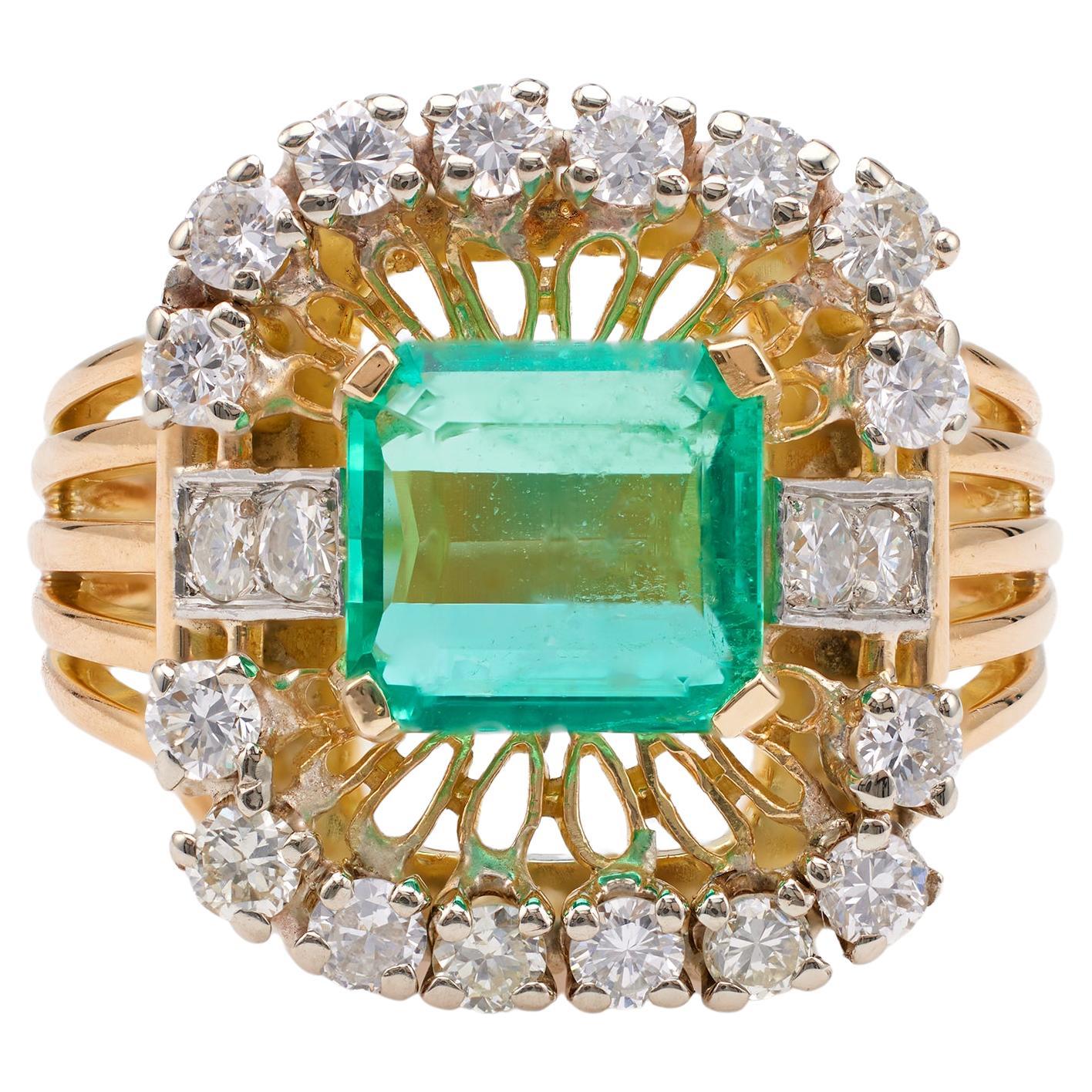 Retro French GIA 2.68 Carat Colombian Emerald Diamond 18k Yellow Gold Ring For Sale