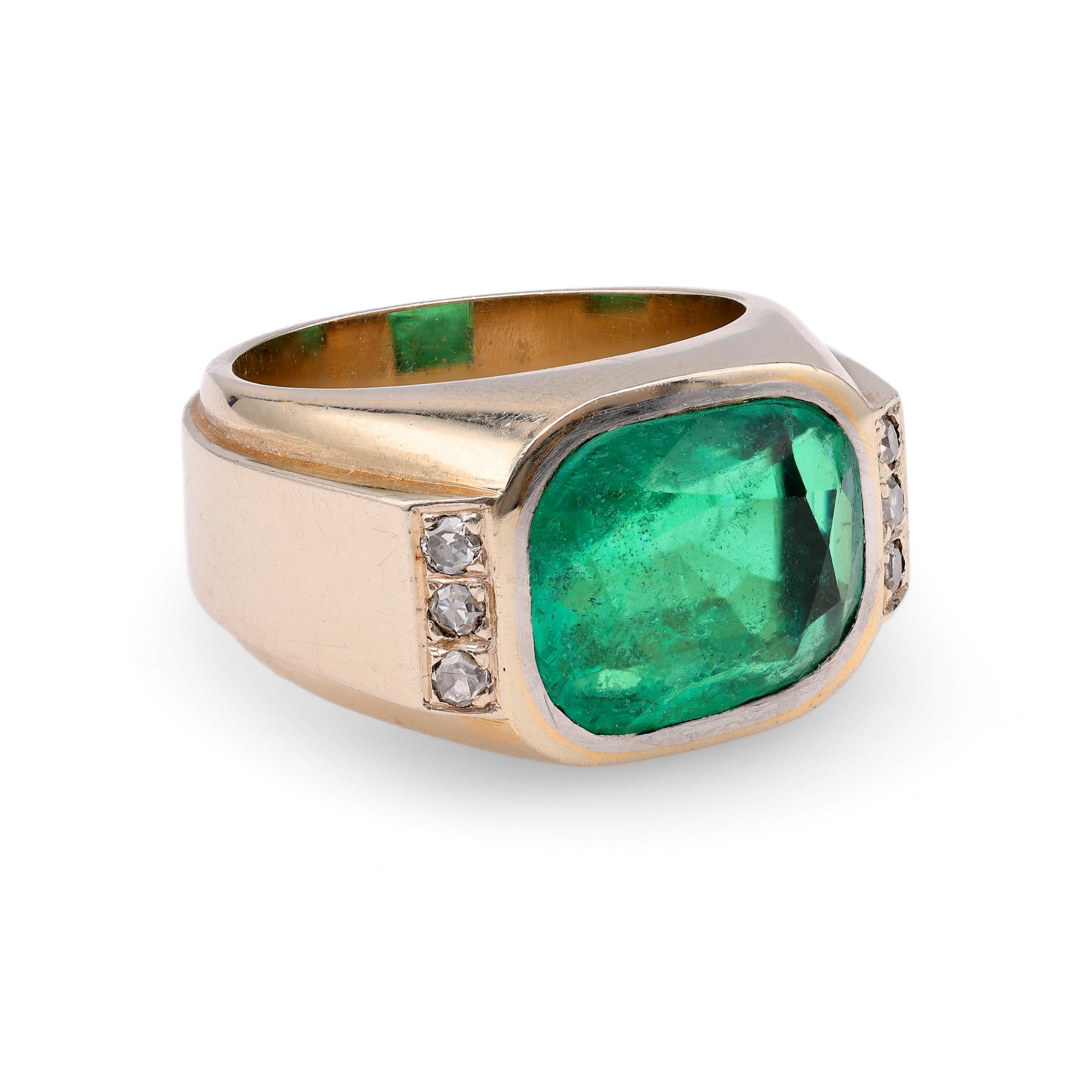 Retro French GIA Colombian Emerald 18k Yellow Gold Ring In Good Condition For Sale In Beverly Hills, CA