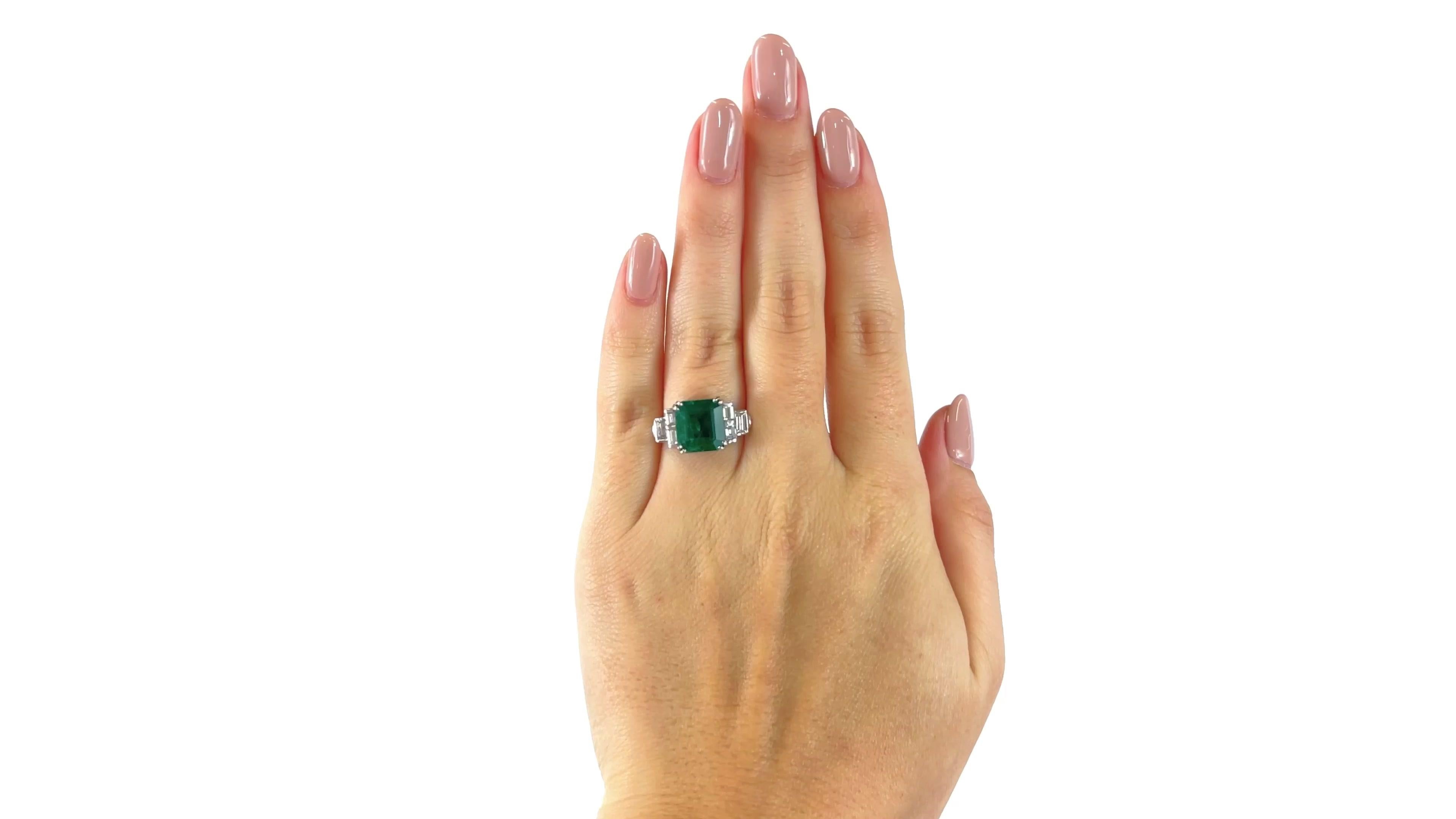 One Retro French GIA Emerald Diamond Platinum 18 Karat Gold Ring. Featuring one GIA certified Zambian emerald weighing approximately 4.00 carat accompanied with certificate #6224169532. Accented by six baguette cut diamonds with a total weight of