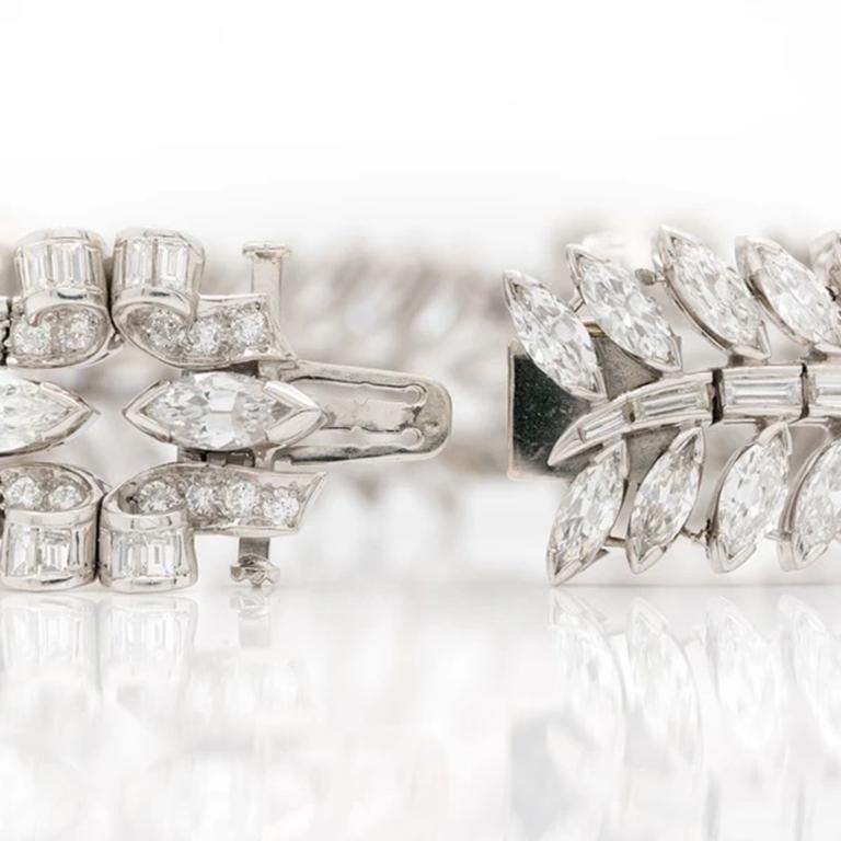 Women's or Men's French Retro Platinum and 32.0 Carats Mixed Cut Diamond Bracelet, circa 1940s For Sale