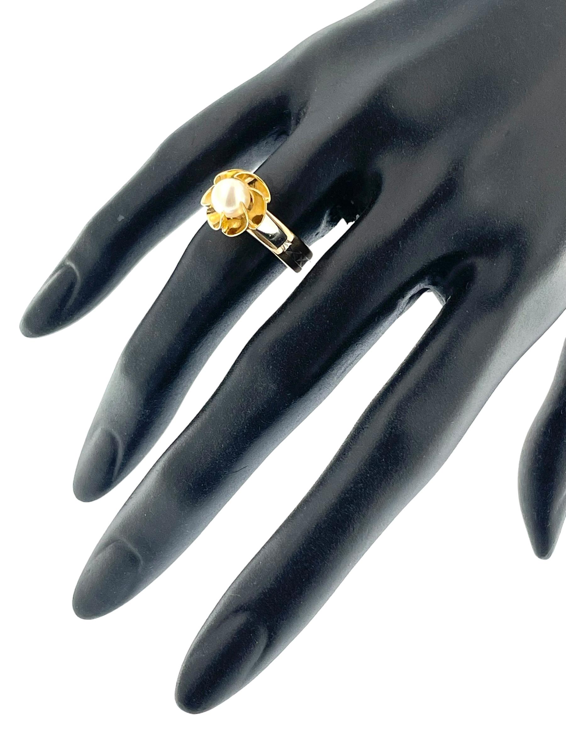 This Retro French Solitaire Gold Ring is a captivating piece of jewelry that combines classic elegance with intricate design elements. Crafted from luxurious 18-karat gold, the ring showcases a unique and sophisticated blend of yellow and white