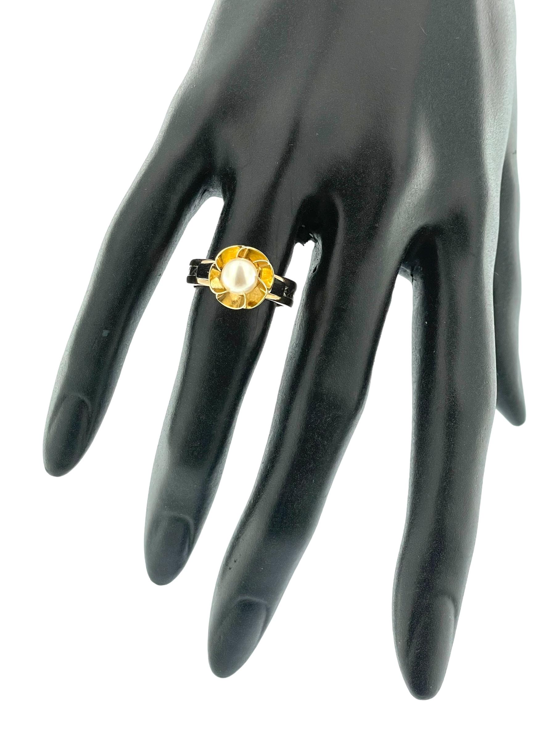 Round Cut Retro French Solitaire Gold Ring with Pearl For Sale