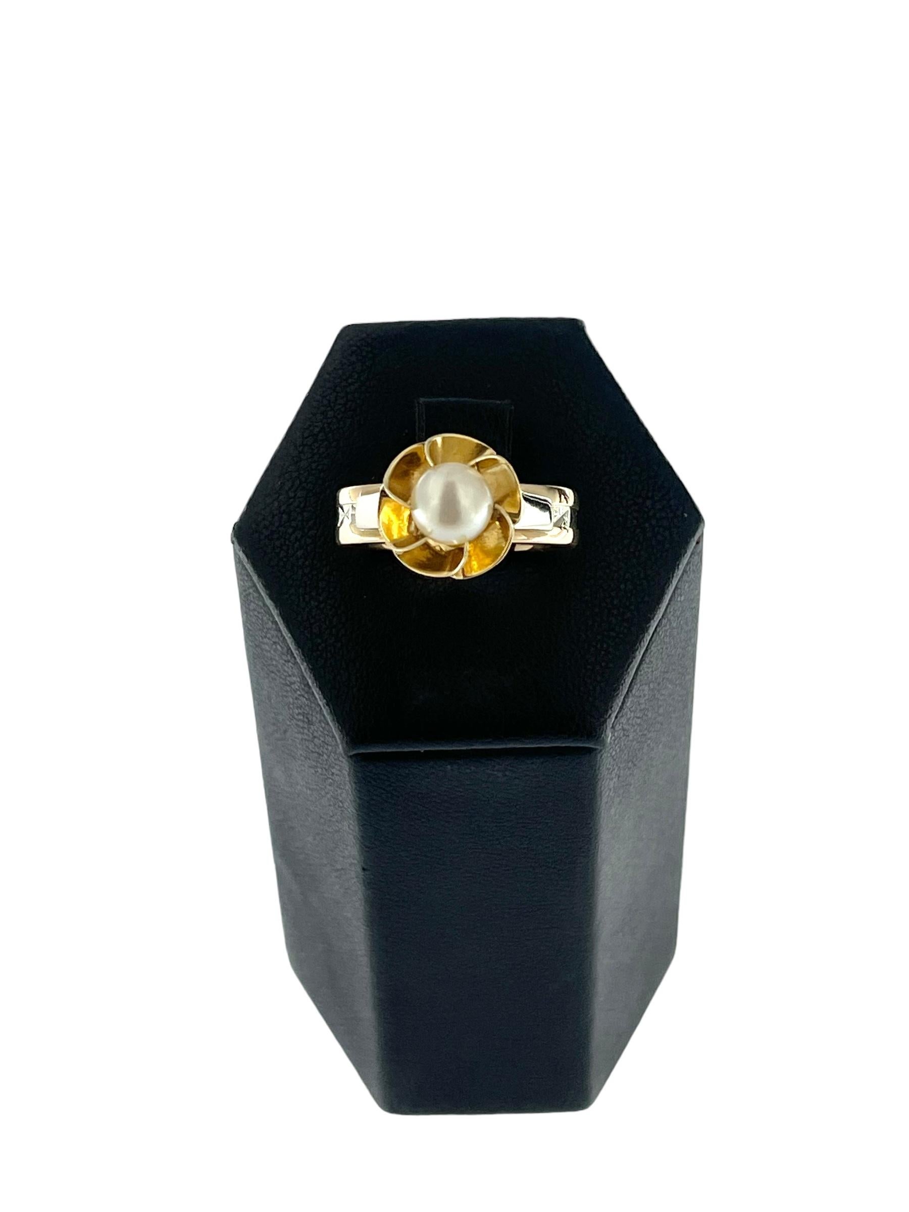 Retro French Solitaire Gold Ring with Pearl In Good Condition For Sale In Esch sur Alzette, Esch-sur-Alzette