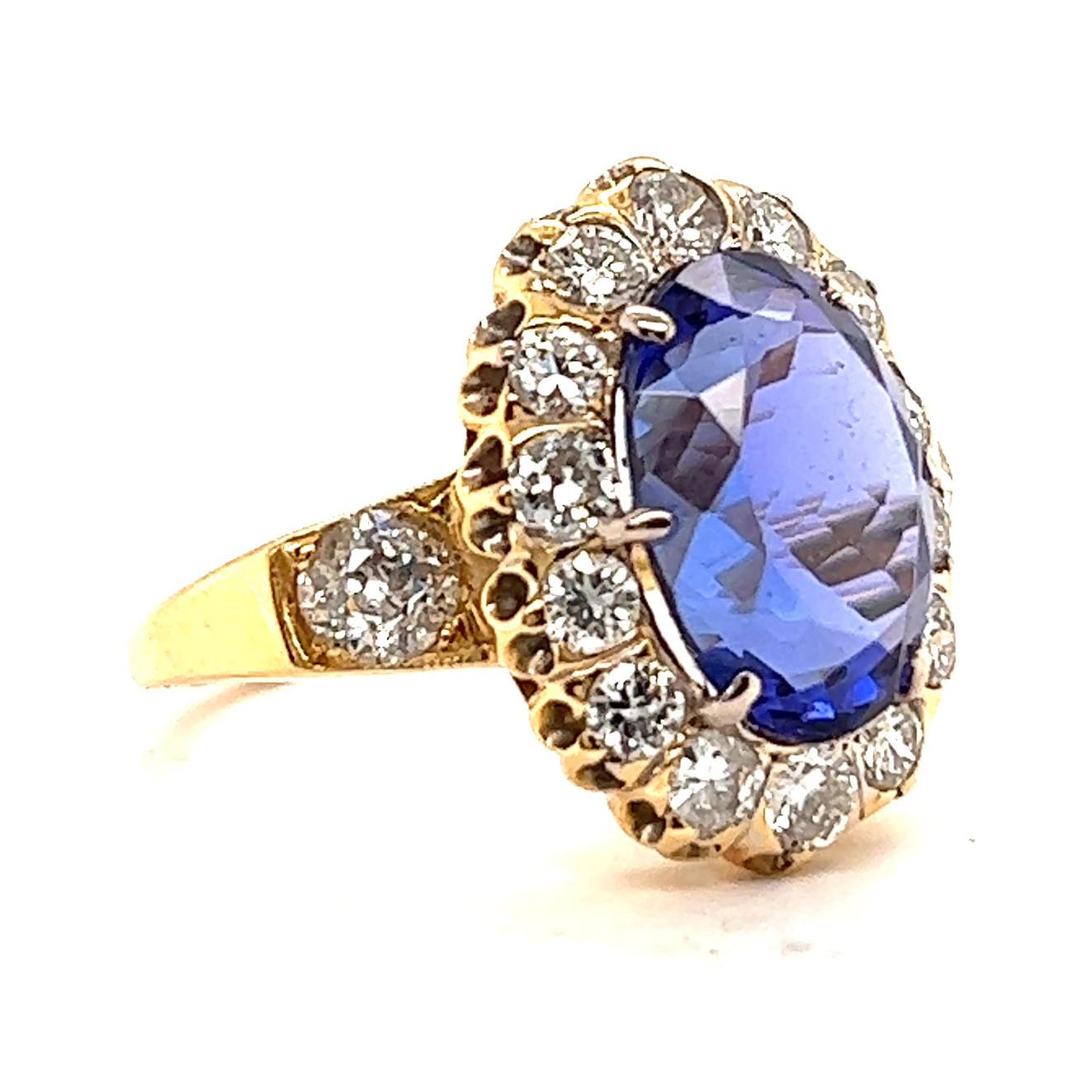 Retro French Tanzanite Diamond 18 Karat Gold Cluster Ring In Excellent Condition In Beverly Hills, CA