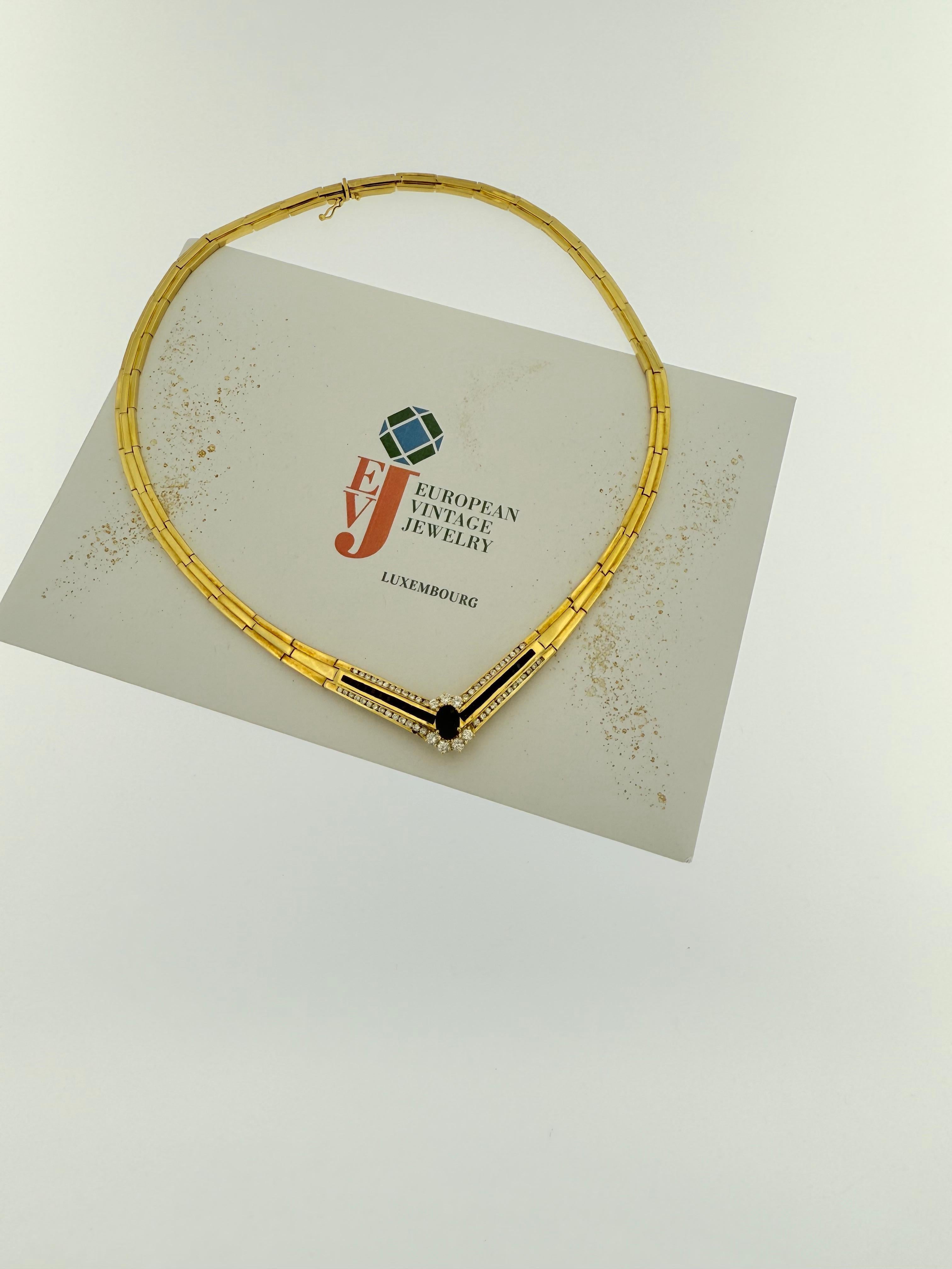 Rétro Collana girocollo retrò in oro giallo francese con diamanti e zaffiri naturali in vendita