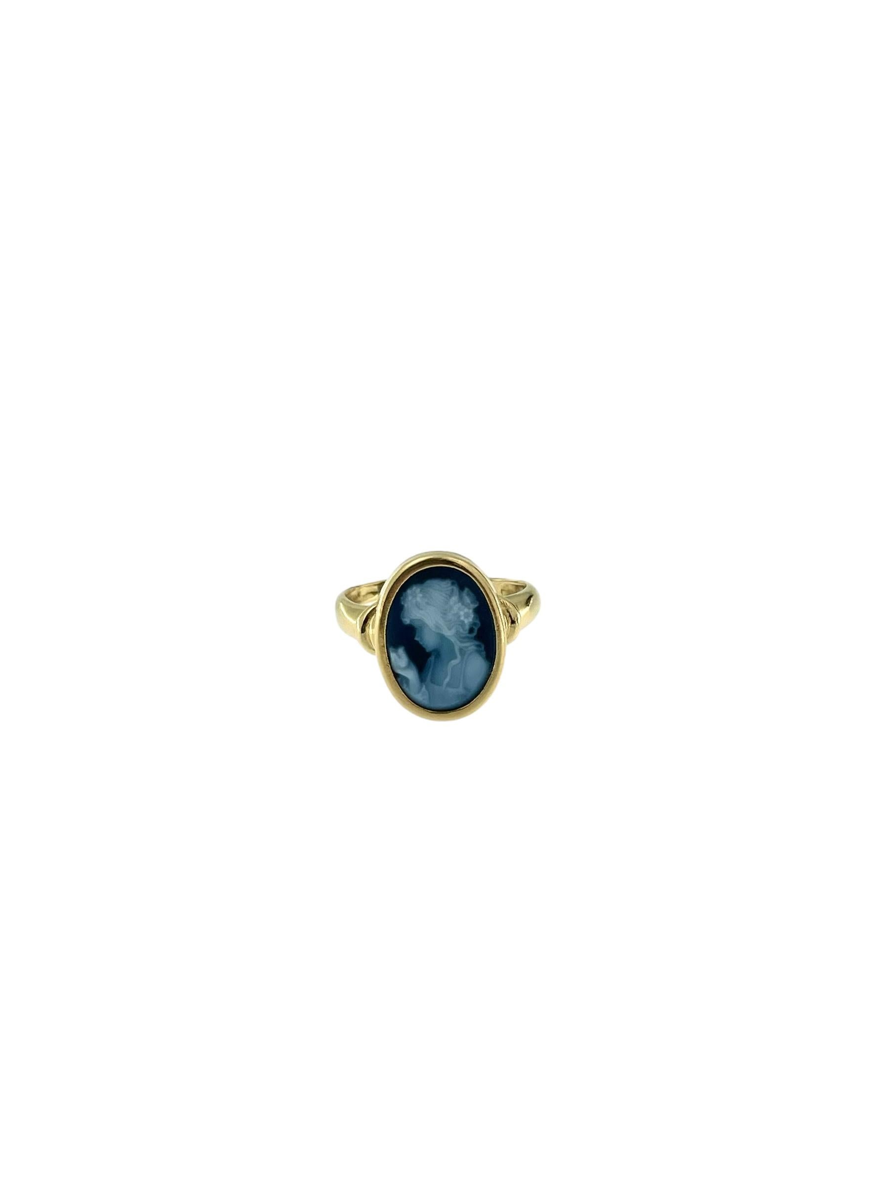 The Retro French Yellow Gold Ring with Agate Cameo is a striking piece that captures the elegance and refinement of vintage jewelry. Crafted from luxurious 18kt yellow gold, this ring features a beautifully detailed agate cameo, meticulously carved