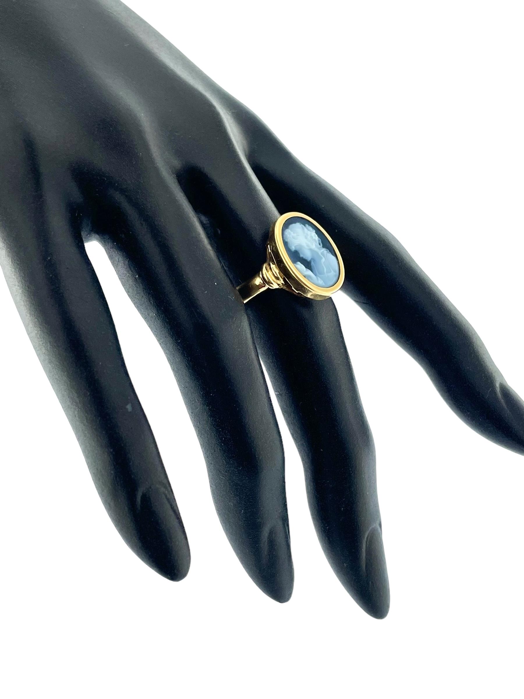 Retro French Yellow Gold Ring with Agate Cameo In Good Condition For Sale In Esch sur Alzette, Esch-sur-Alzette