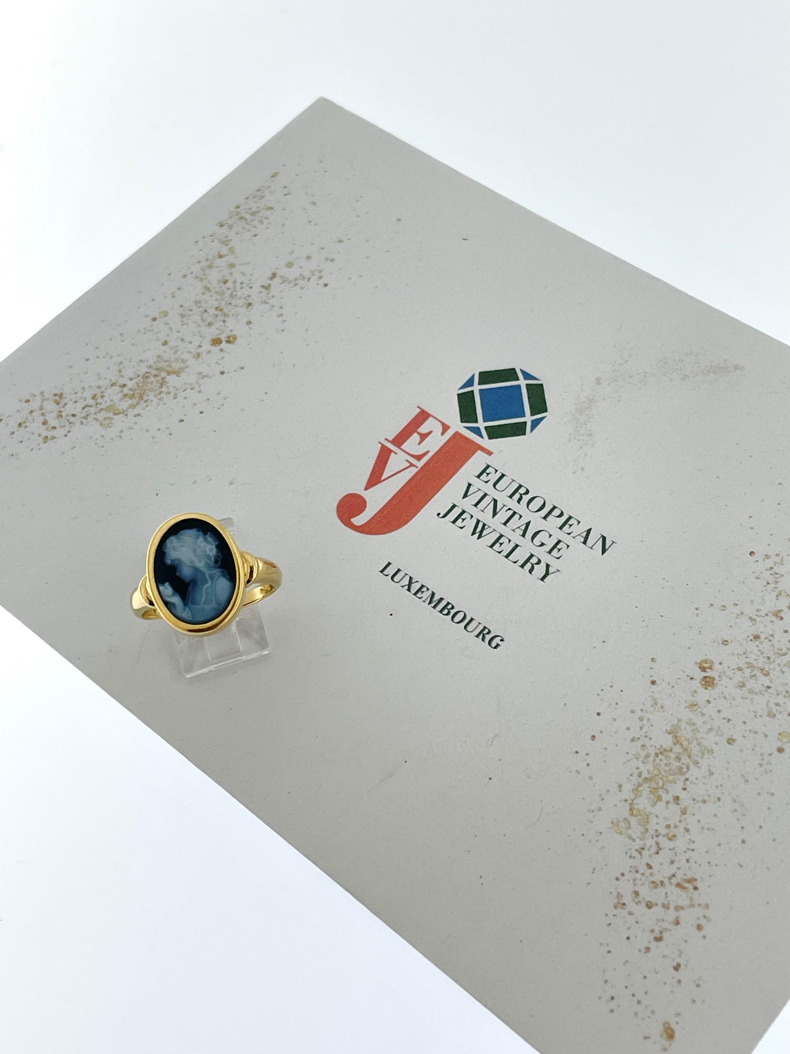 Retro French Yellow Gold Ring with Agate Cameo For Sale 3