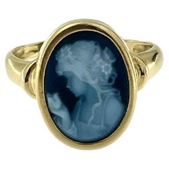 Bague rétro française en or jaune avec camée en agate
