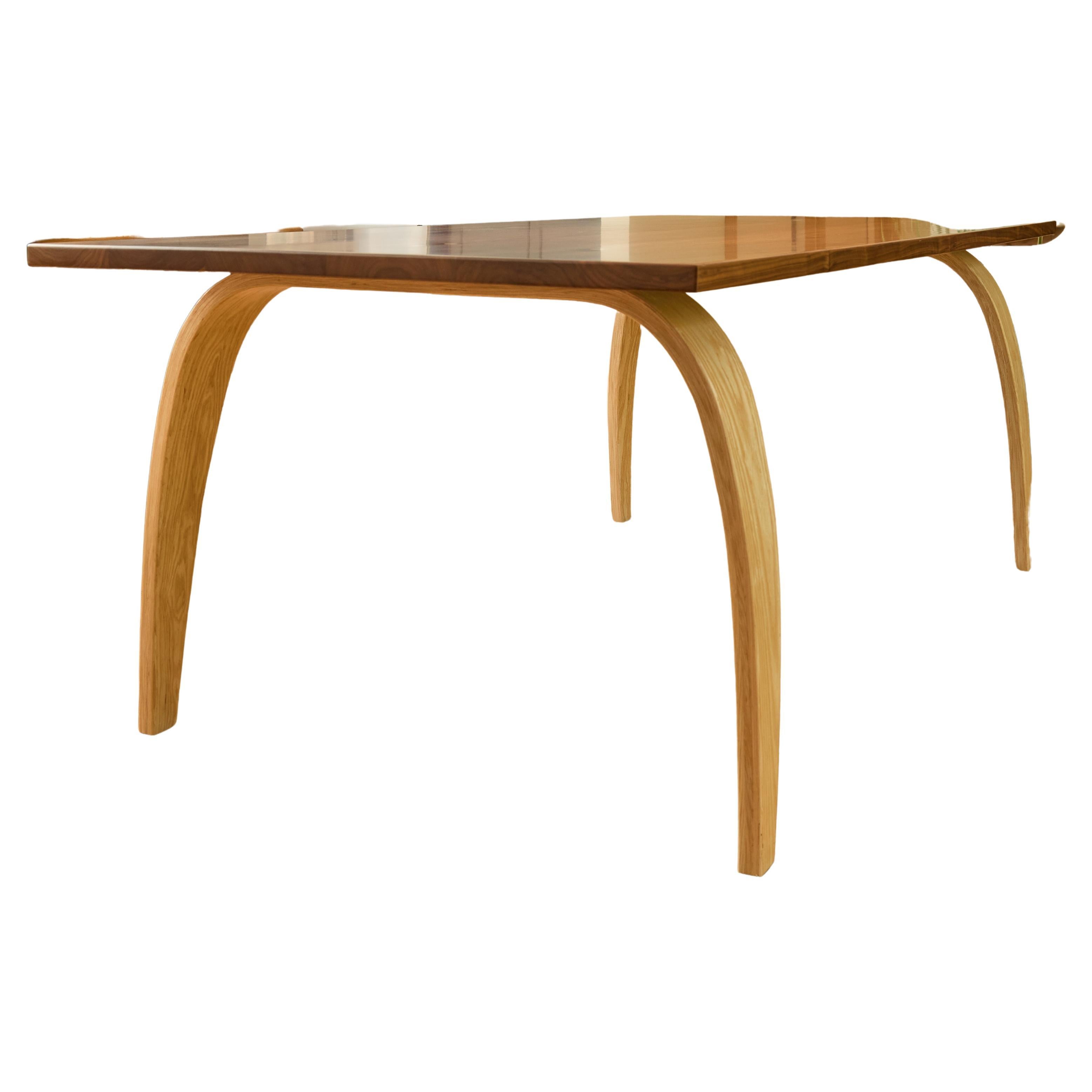 The Jetsons Dining Table faces the future with style and fun.  Walnut and ash wood provide the two-tone look. The Jetsons Dining Table is part of the Jetsons Dining Set, which also comprises six (6) Jetsons Dining Chairs.

La chaise de salle à