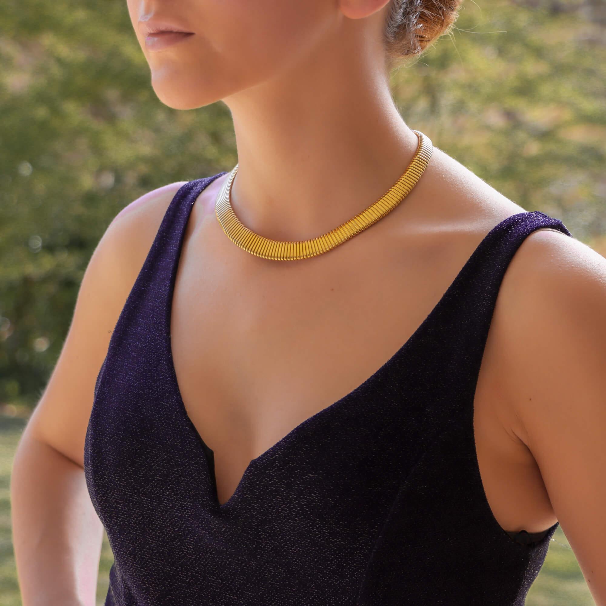 Retro Gas Pipe Collar Necklace Set in 18k Yellow Gold In Good Condition In London, GB