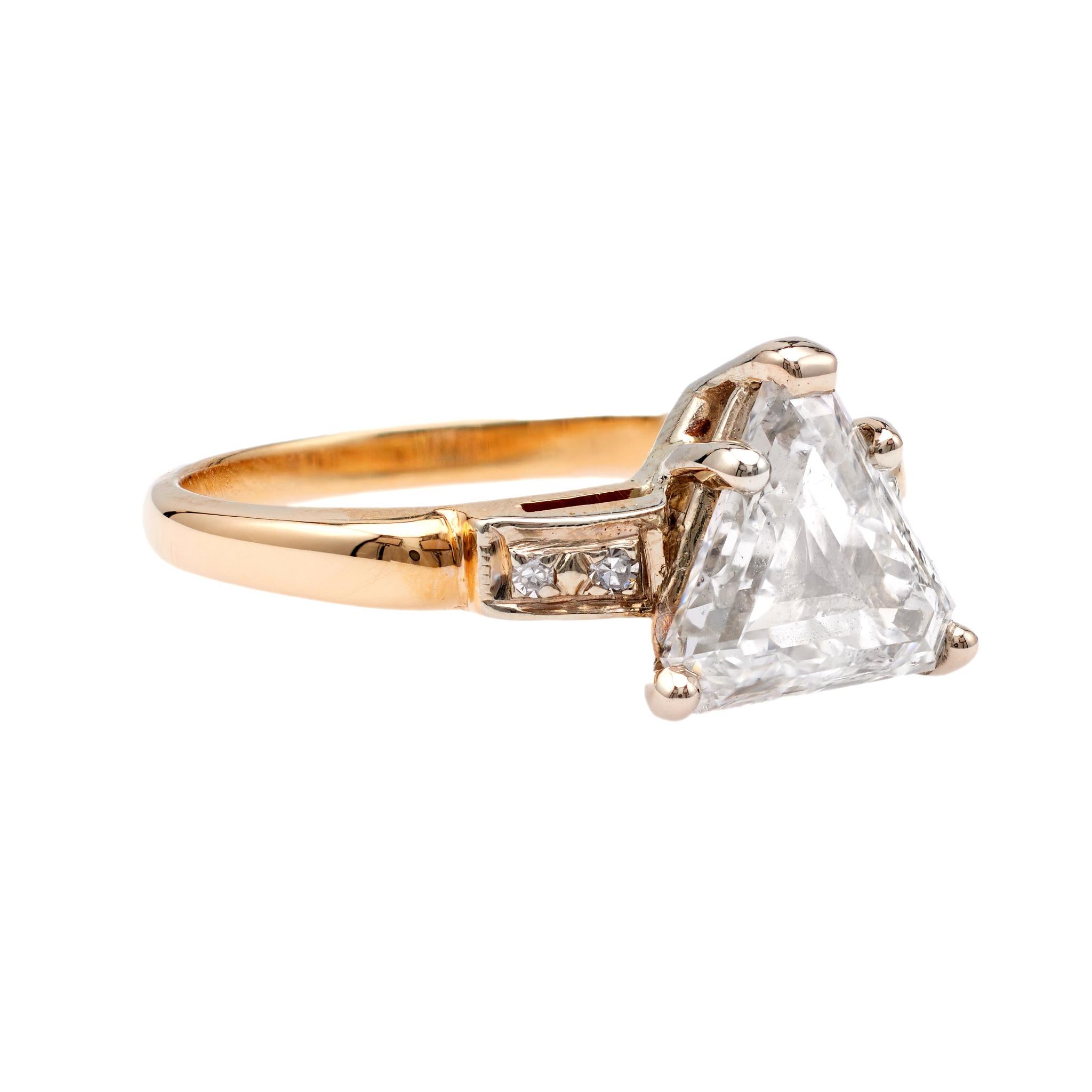 Women's or Men's Retro GIA 1.81 Carat Triangular Cut Diamond 14k Gold Ring For Sale